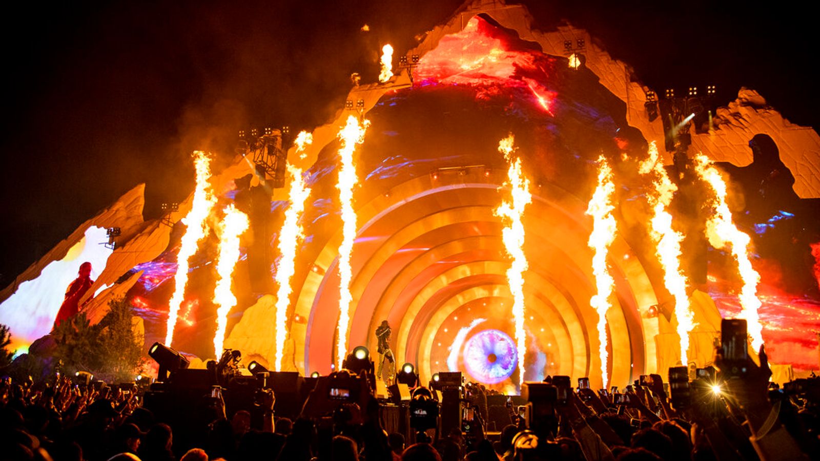 Ünlü rapçinin konserinde facia anları! Travis Scott hayranı 8 kişi öldü, 10'larca kişi hastanede