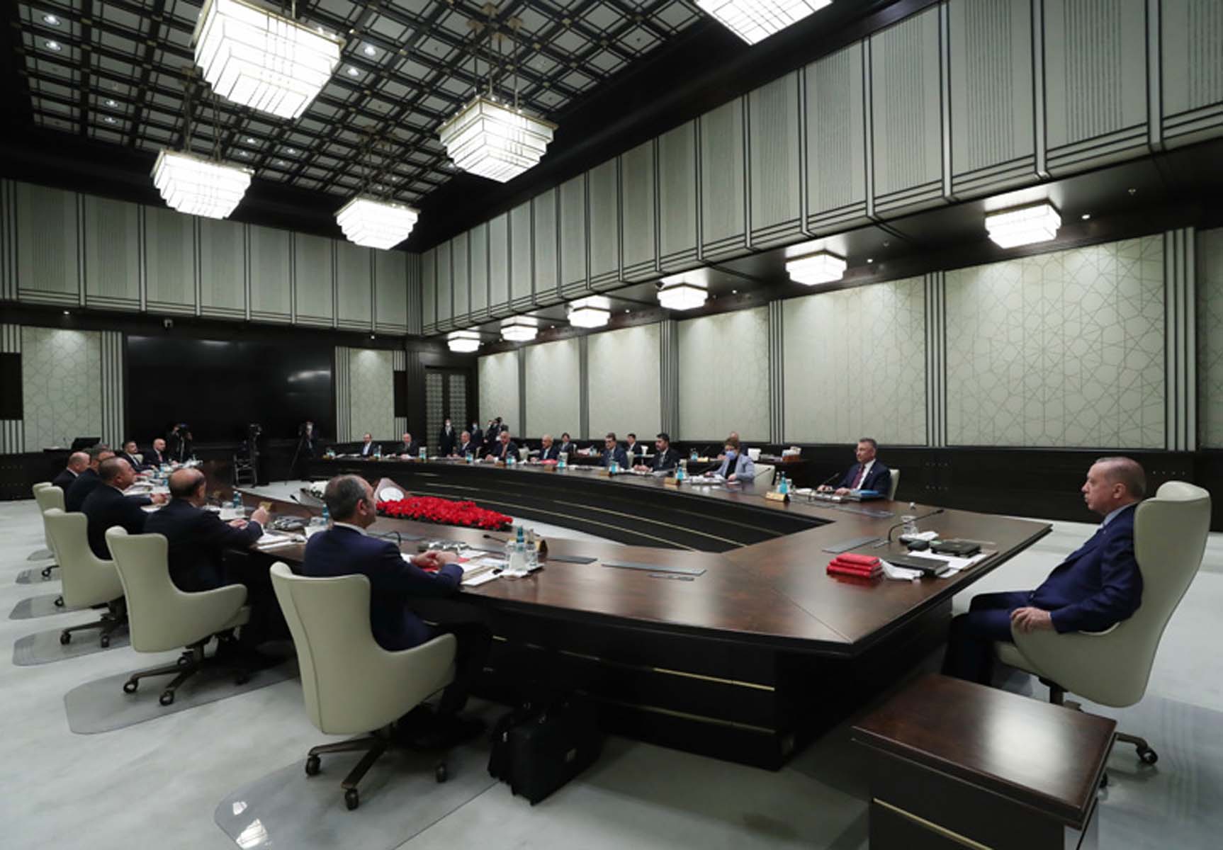 Gözler külliyeye çevrildi: Kabine toplantısı bugün yapılacak! Asgari ücret, 3600 ek gösterge, EYT ve koronavirüs masada! 