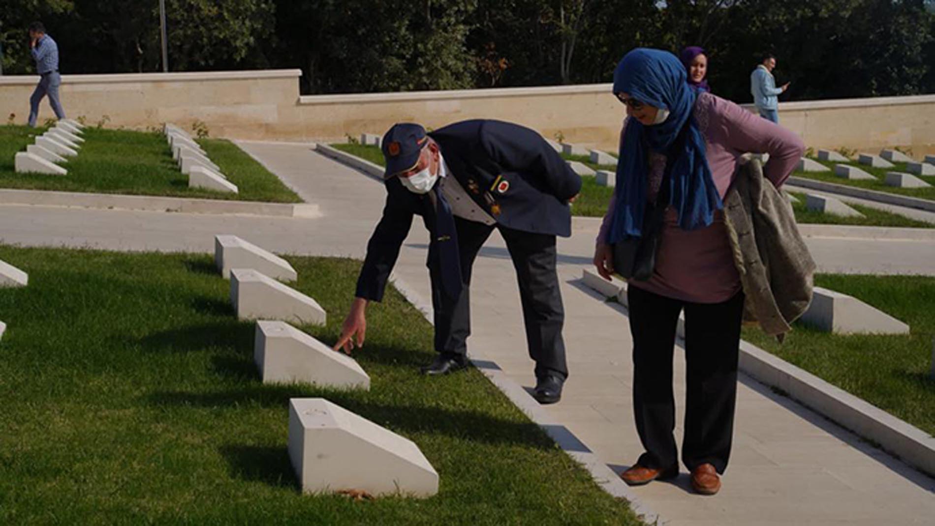 Şehit ve gazi yakınları şehitler diyarı Çanakkale’de! Kültür turu ile tarihi Gelibolu Yarım Adası’nı gezdiler