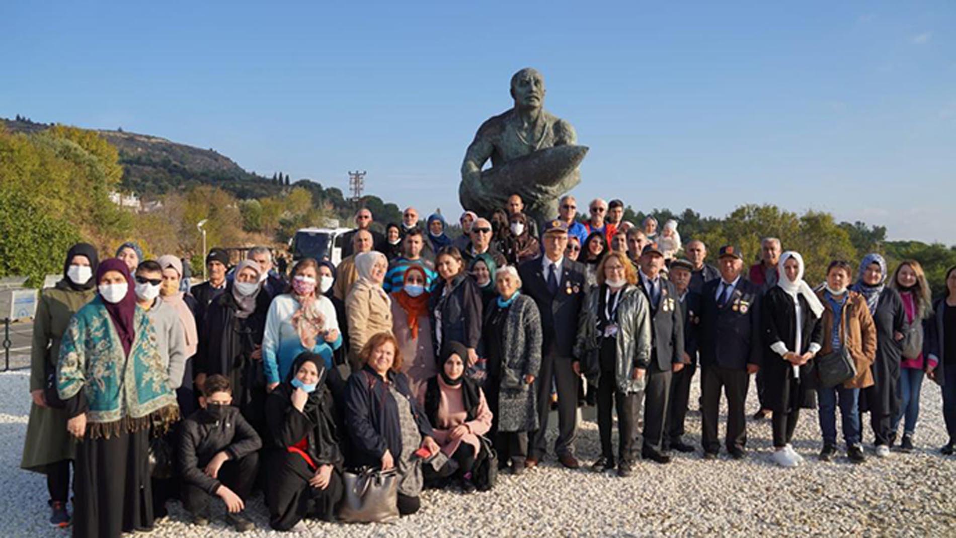 Şehit ve gazi yakınları şehitler diyarı Çanakkale’de! Kültür turu ile tarihi Gelibolu Yarım Adası’nı gezdiler