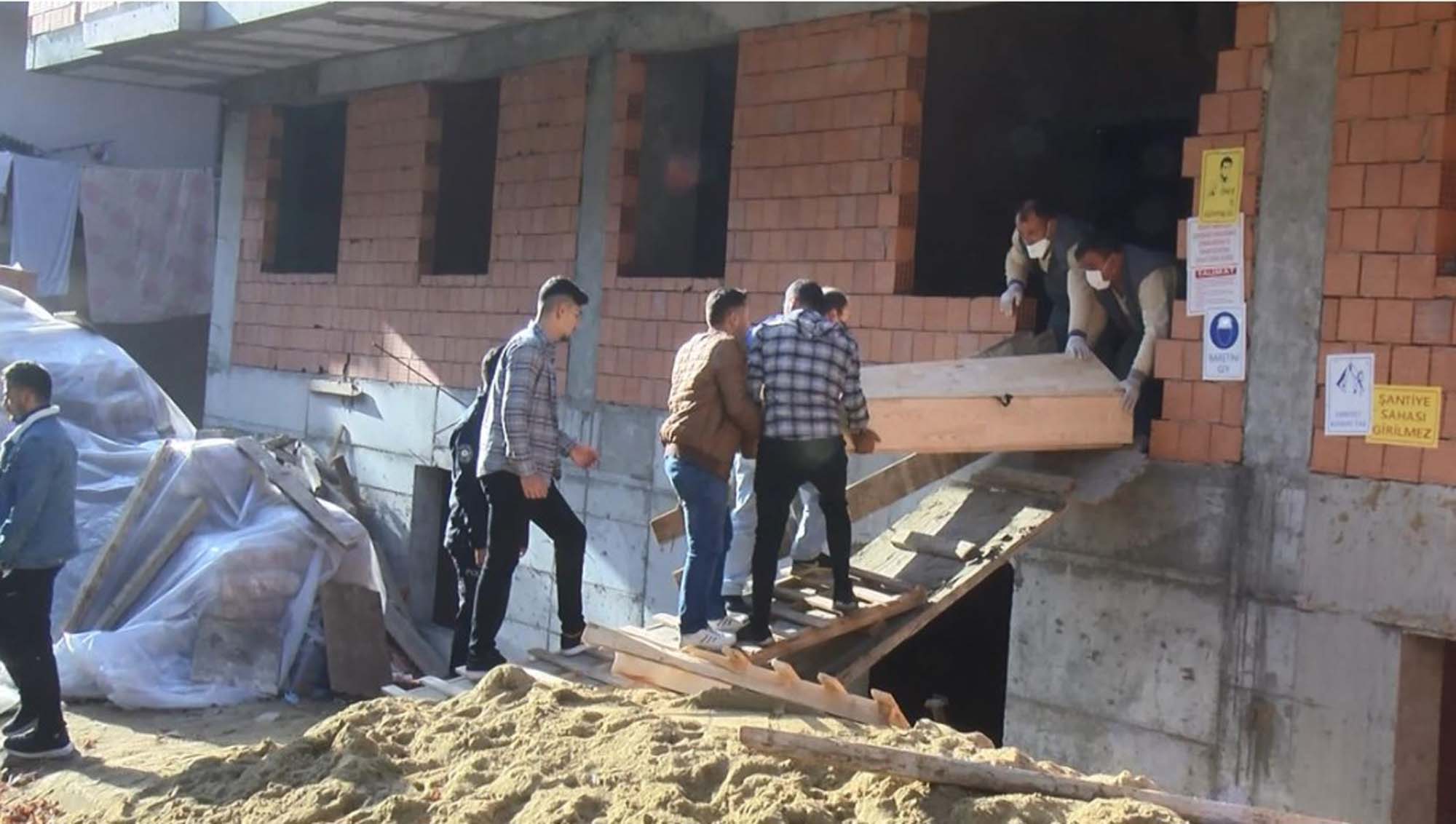 Bekçiliğini yaptığı inşaatın asansör boşluğunda cesedi bulundu!
