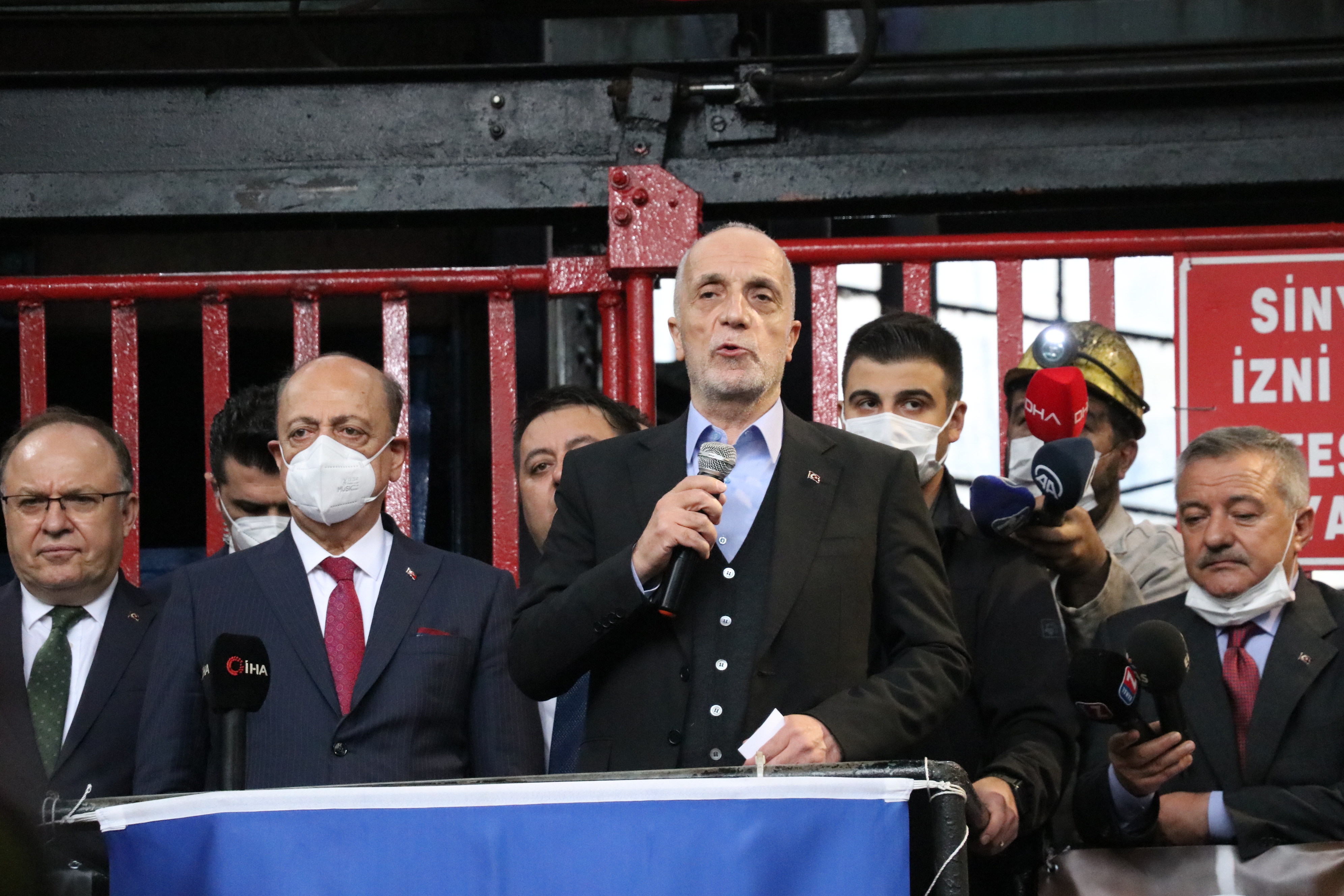 Çalışma ve Sosyal Güvenlik Bakanı Vedat Bilgin'den asgari ücret ve EYT açıklaması!