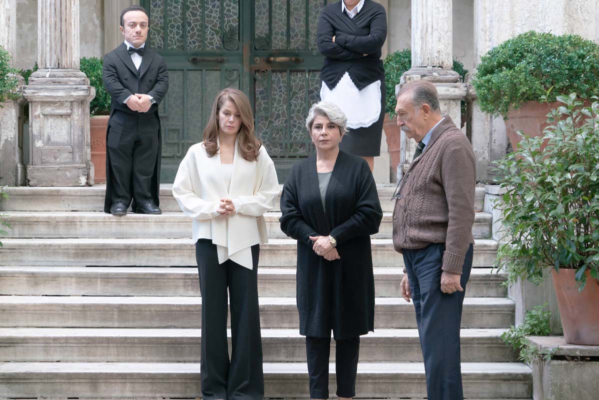 Burcu Biricik Camdaki Kız dizisinden ayrılıyor mu? Çıkan iddialara yanıt verdi!