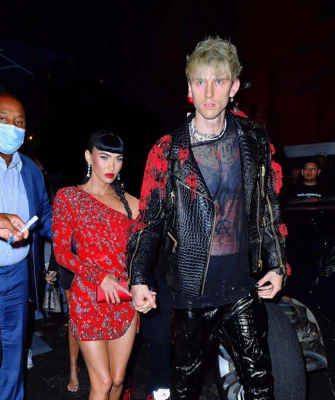 Dünyaca ünlü çift Megan Fox ve Machine Gun Kelly Türkiye'de! İstanbul Havalimanı'nda görüntülendiler!