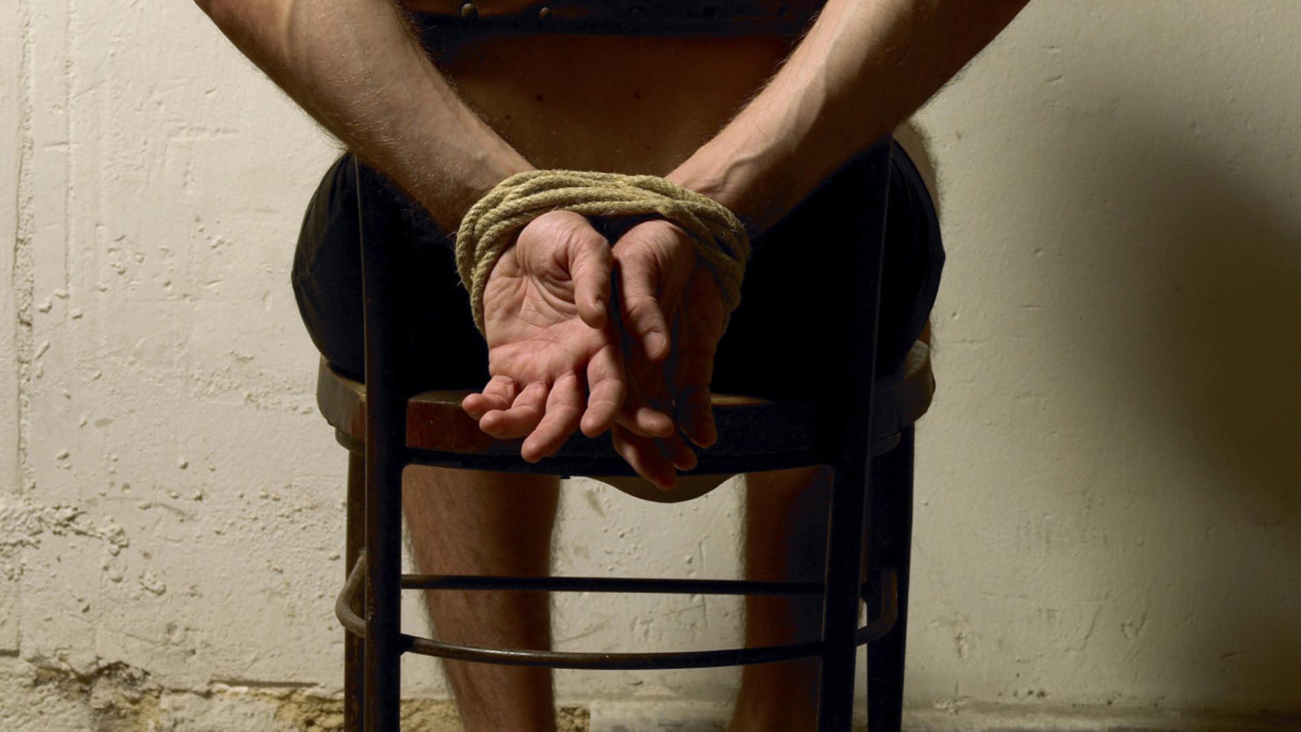 Almanya vaadiyle kandırıldılar, 1 hafta boyunca işkence gördüler! Kurtulmak için evin balkonundan atladılar!