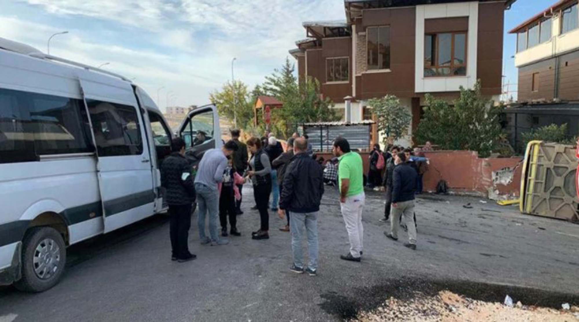 Öğrenci servis aracı halk otobüsüne çarptı: Öğrencilerinde içinde olduğu çok sayıda yaralı var