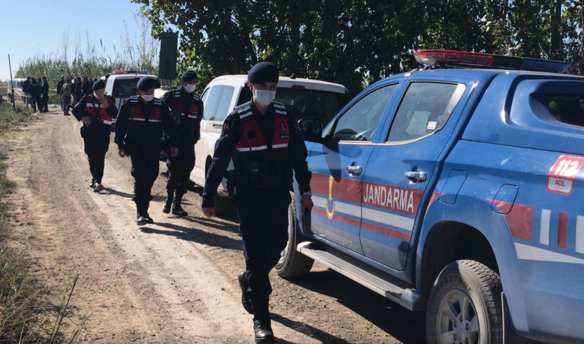 Adana'da boğazı kesilip, ayağına taş bağlanarak sulama kanalına atılmıştı! Öldürülen gencin katili öğretmen babasıymış!
