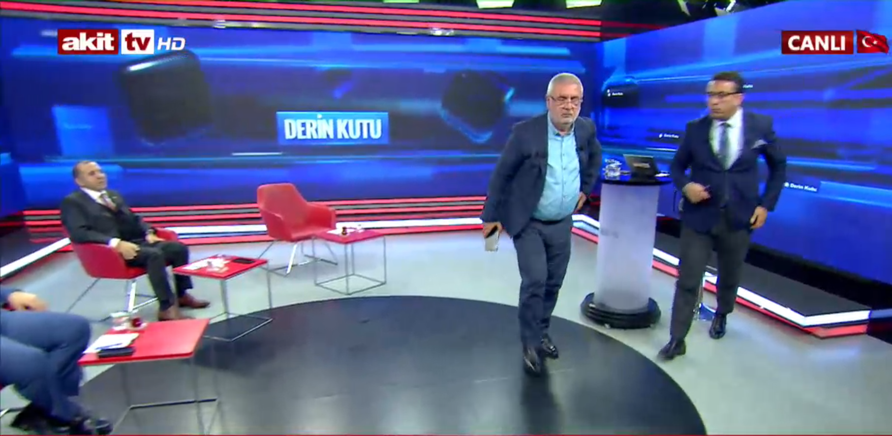 Hain 15 Temmuz darbe girişimi tartışması gerginlik yarattı! Abdurrahim Karslı, FETÖ diye bir örgüt yoktur dedi, Mehmet Metiner stüdyoyu terk etti!