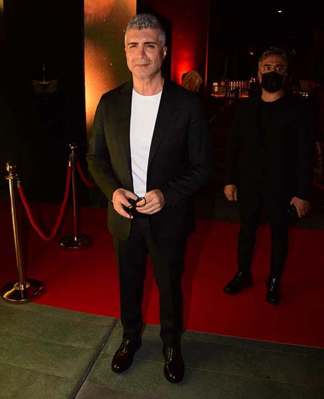 Feyza Aktan'dan dayak yiyen Özcan Deniz ilk kez konuştu! Kıyafetleri parçalanmıştı!