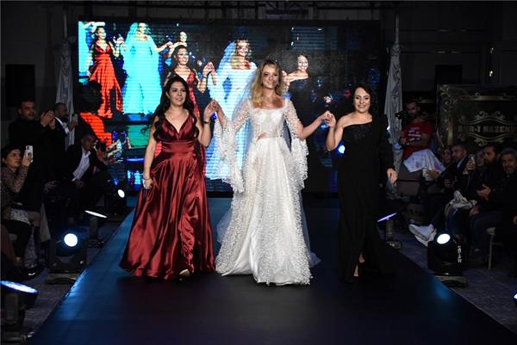 Kadına şiddete Artık dur hareketi! Şebnem Schaefer defilede Şiddete uğrayan gelin konseptiyle podyuma çıktı!