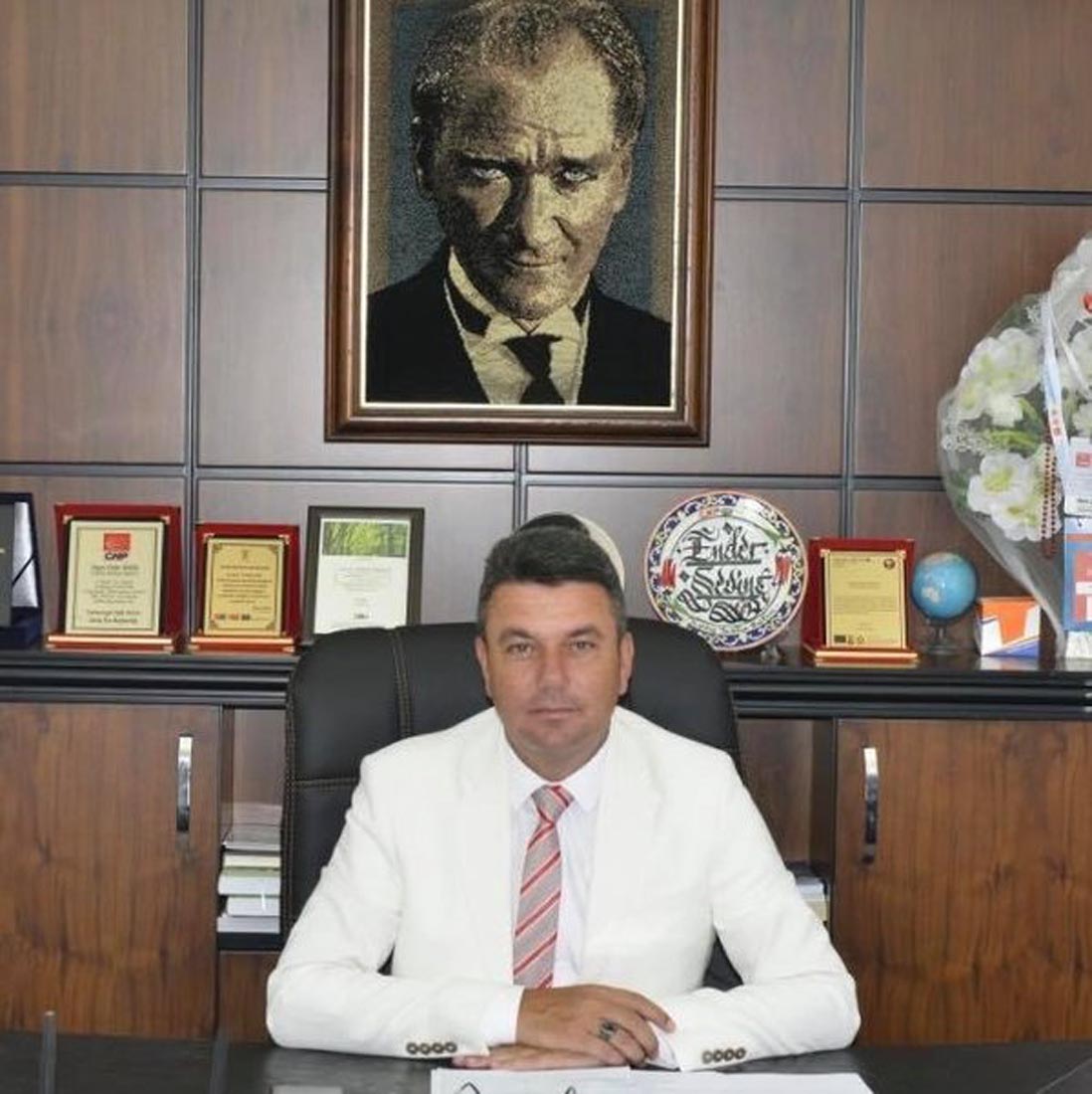 CHP'de taciz krizi! CHP'li başkan 4 belediye çalışanı kadını taciz etti! Bana vefa borcun var. Vefa borcu olarak seni istiyorum