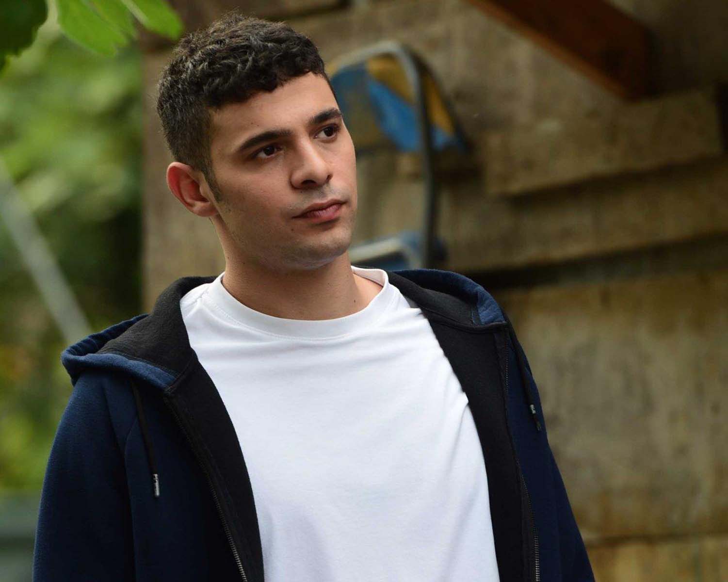 Kardeşlerim Kadir öldü mü, ölüyor mu? Halit Özgür Sarı Kardeşlerim dizisinden ayrıldı mı, çıktı mı? Diziden neden ayrıldı? 