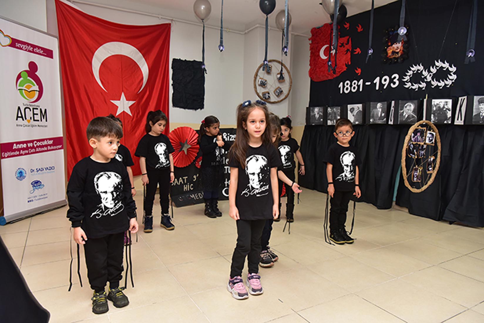 Tuzla Belediyesi Anne Çocuk Eğitim Merkezi’nde 1058 çocuk Atatürk’ü andı, Atam isimli şarkıyla duygu dolu anlar yaşandı