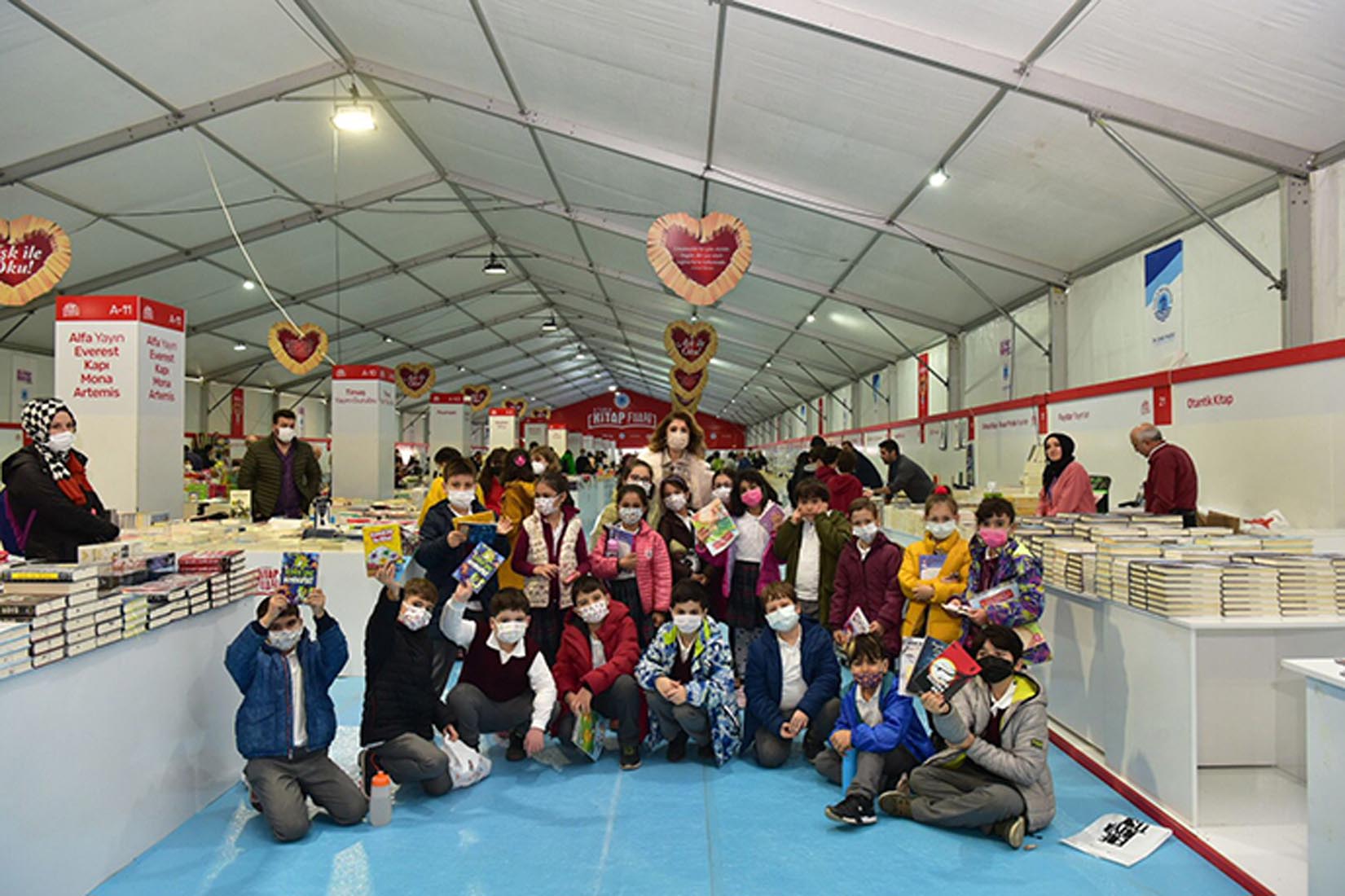 Tuzla’da 4’üncüsü düzenlenen Kitap Fuarı Kapılarını ziyaretçilerine açtı