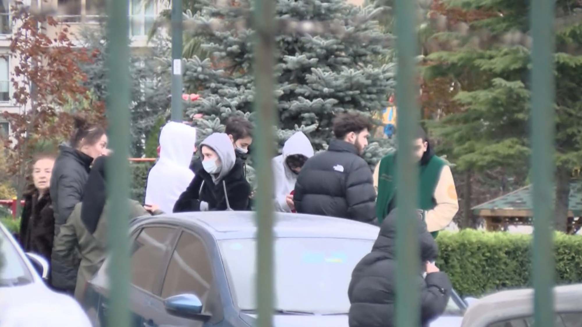 İstanbul'da Yusuf Çağrı Ekici isimli genç, anne babasını katlettikten sonra zehir içerek intihar etti!