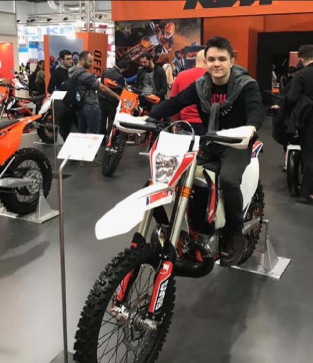 İstanbul'da Yusuf Çağrı Ekici isimli genç, anne babasını katlettikten sonra zehir içerek intihar etti!