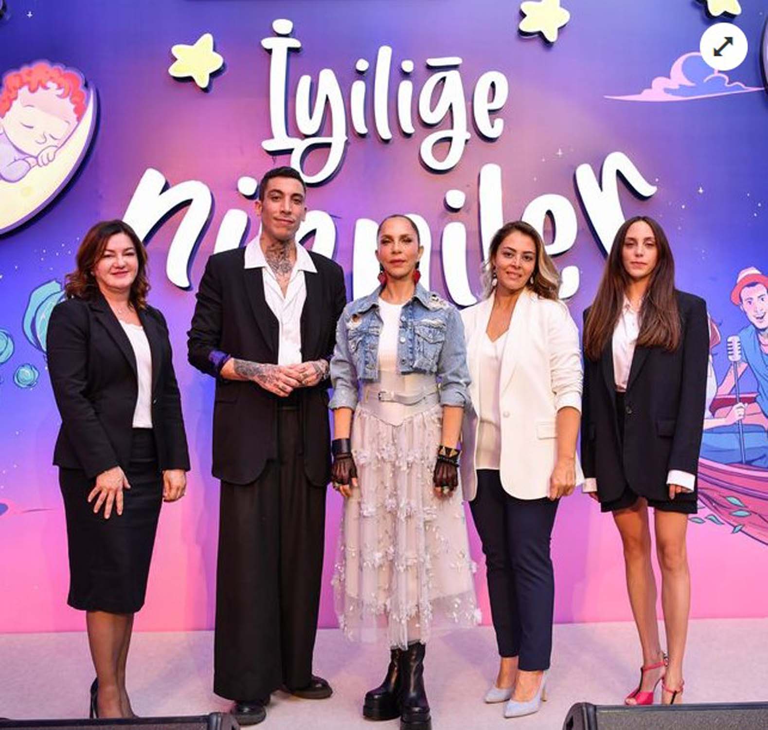 Sertab Erener Can Bonomo ve Öykü Karayel çiftine olan ilgiyi mi kıskandı? 'İyiliğe Ninniler' projesinde iyilikten uzak anlar!