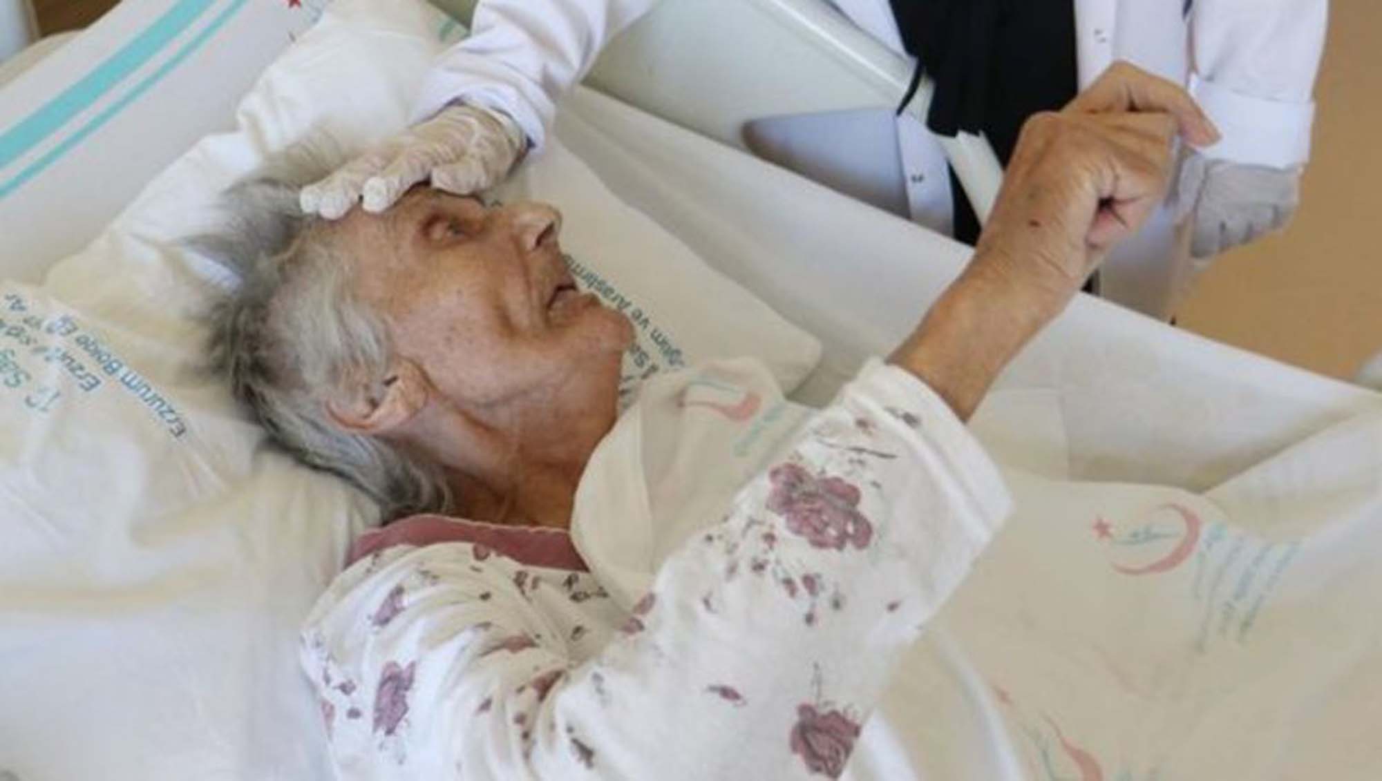 Alzheimer da dahil birçok hastalığı olmasına rağmen 90 yaşında koronavirüsü yendi!
