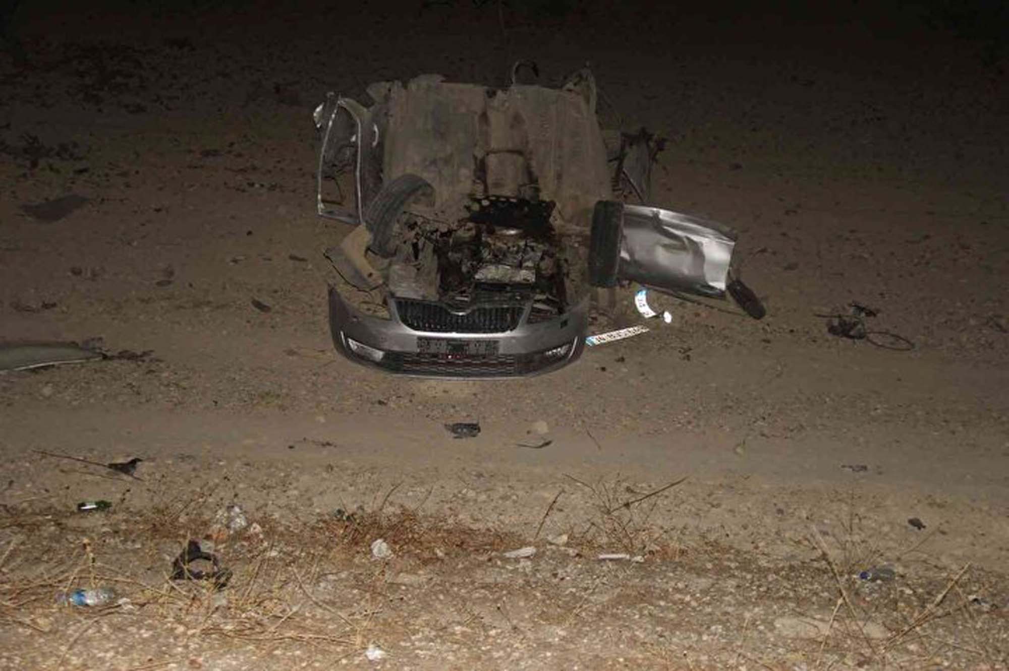 Araçları kağıt gibi katlanarak ikiye bölündü! Şanlıurfa'da katliam gibi kaza: 2 kişi hayatını kaybetti!