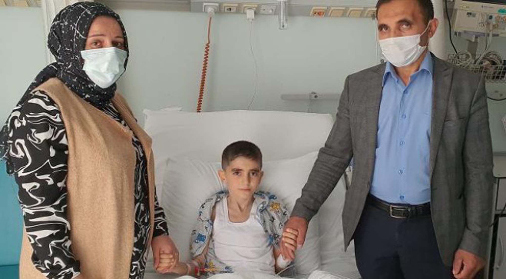 Ben olsam organlarımı bağışlardım demiş, tüm Türkiye'yi hüzne boğmuştu! Kalp nakli bekleyen küçük Emirhan hayatını kaybetti!