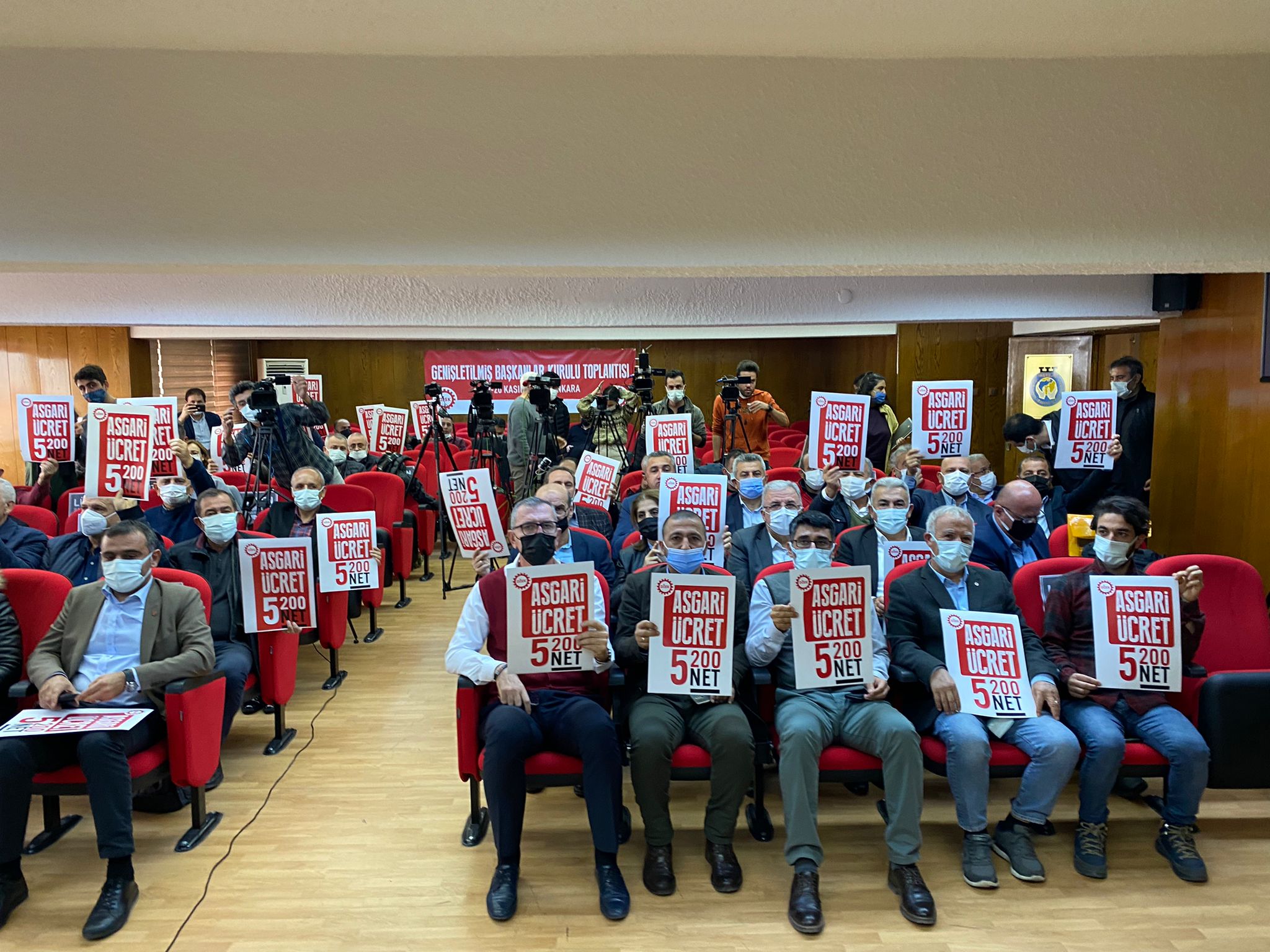 DİSK asgari ücret talebini açıkladı: 2022 yılında asgari ücreti en az net 5.200 TL olmalıdır 