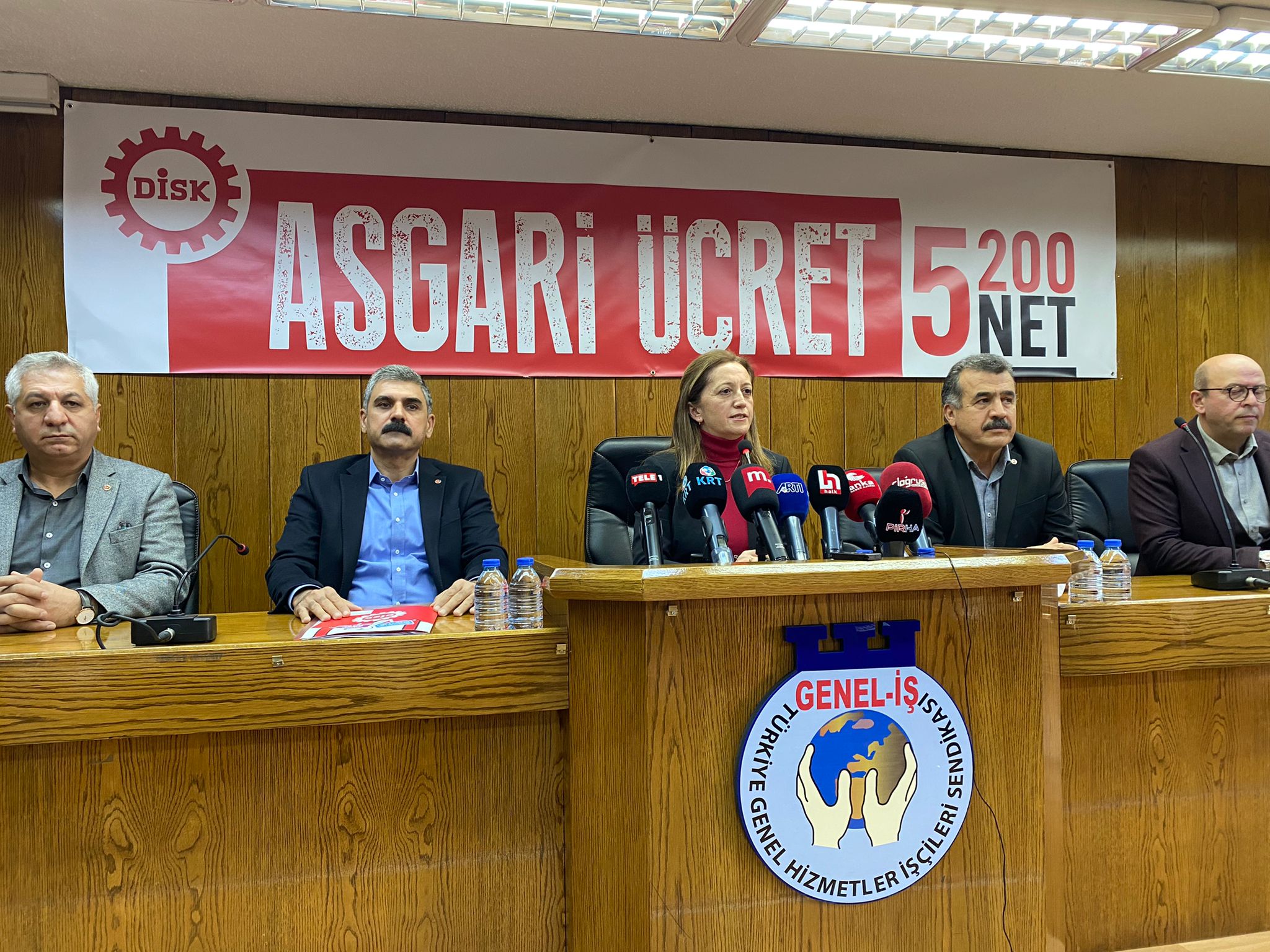 DİSK asgari ücret talebini açıkladı: 2022 yılında asgari ücreti en az net 5.200 TL olmalıdır 