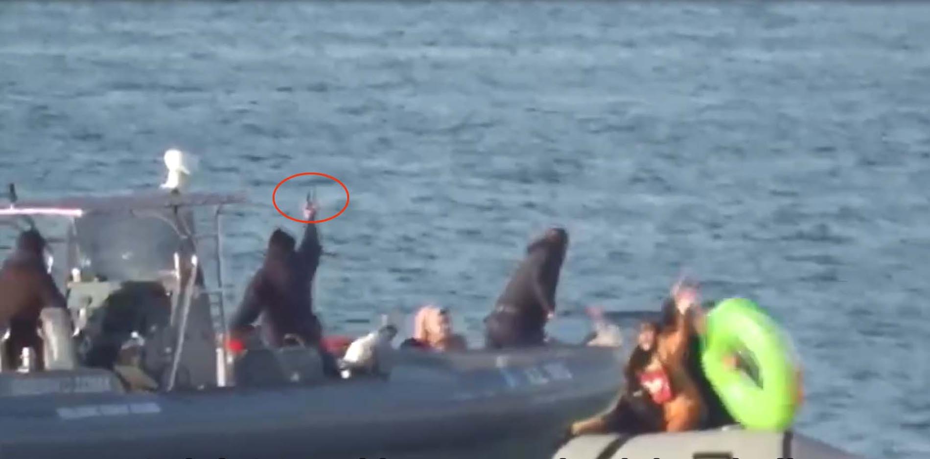 Yunanistan'ın insanlık dışı uygulamasına AK Parti Sözcüsü Ömer Çelik'ten sert tepki! Dünya, bu ahlaksız zalimliğe dur demeli