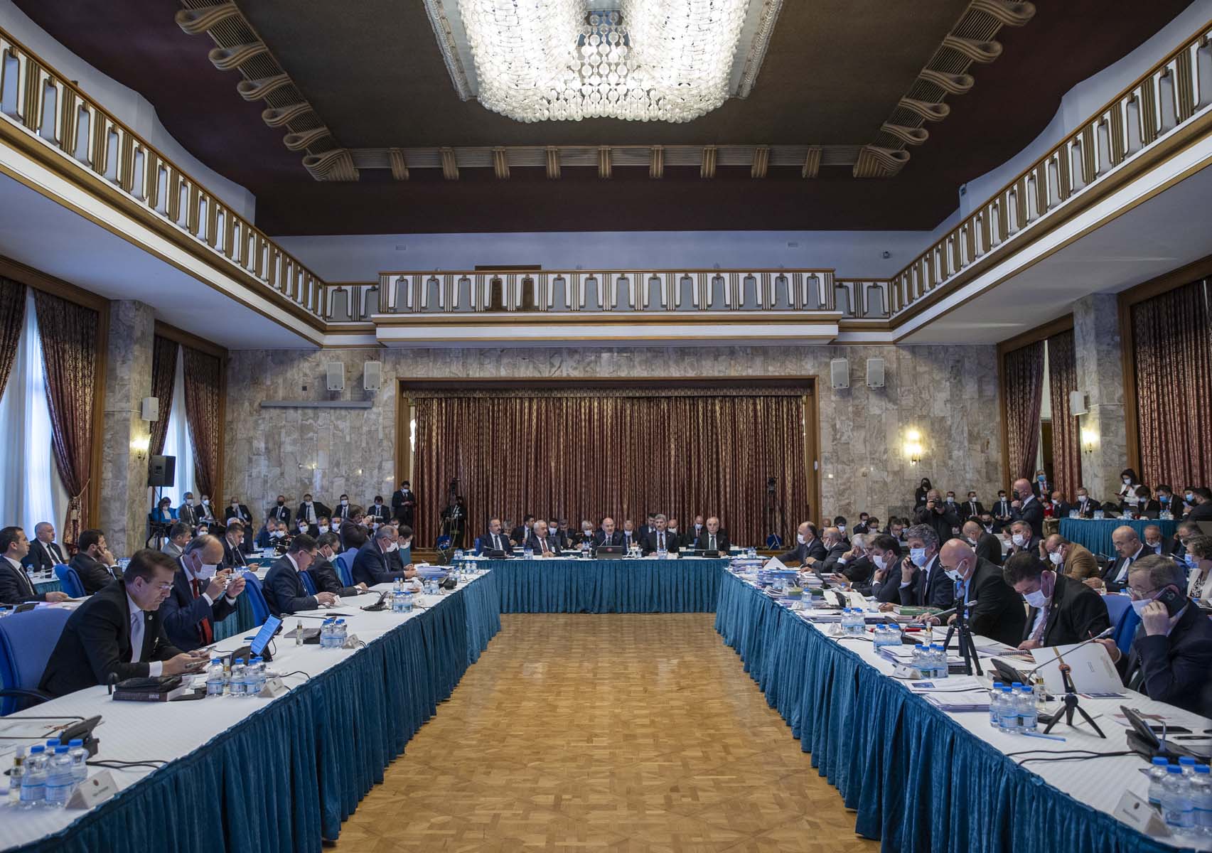 İçişleri Bakanı Süleyman Soylu, terörle mücadeleyi anlatırken gülen CHP'li Engin Özkoç'a sert çıktı: Biz şehit veriyoruz, sen gevrek gevrek gülüyorsun