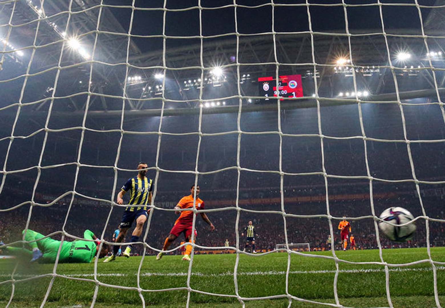 Arjantinli eski yıldız Hernan Crespo'dan Fenerbahçeli Miguel Crespo'ya tebrik!