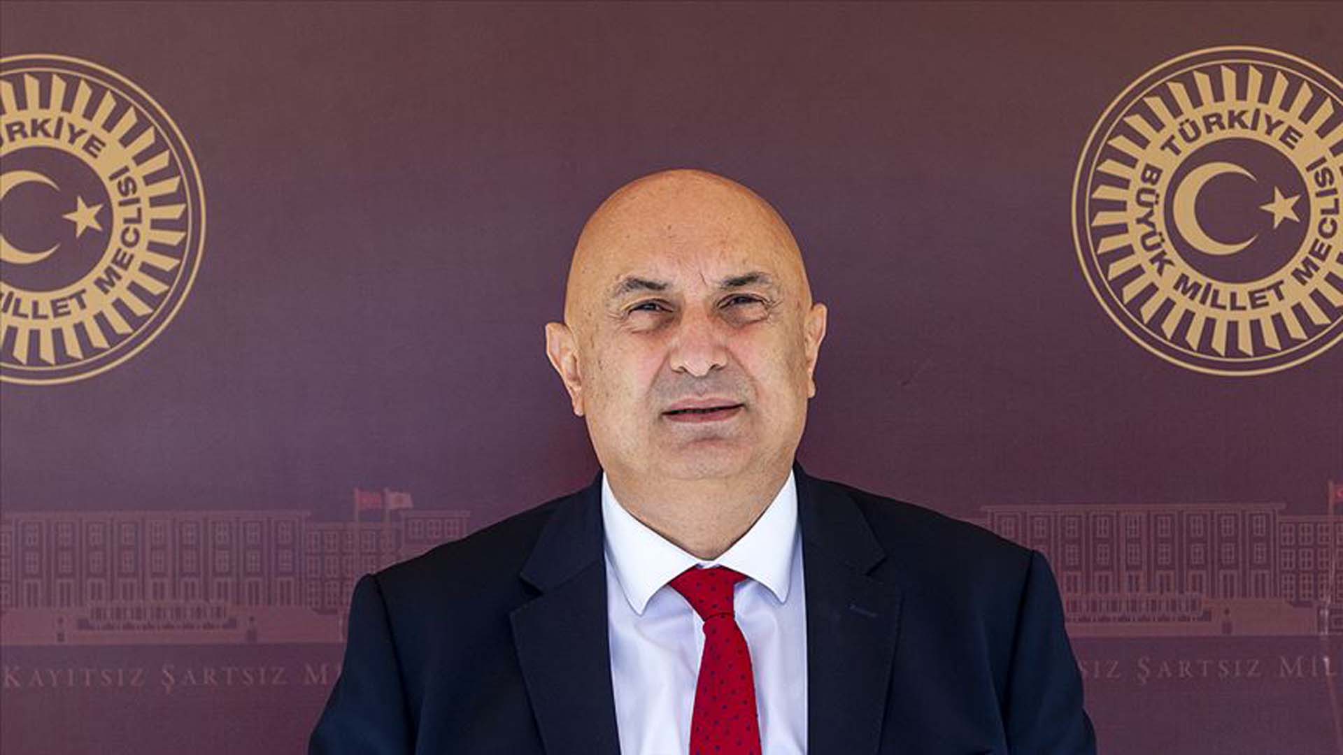 İçişleri Bakanı Süleyman Soylu, terörle mücadeleyi anlatırken gülen CHP'li Engin Özkoç'a sert çıktı: Biz şehit veriyoruz, sen gevrek gevrek gülüyorsun