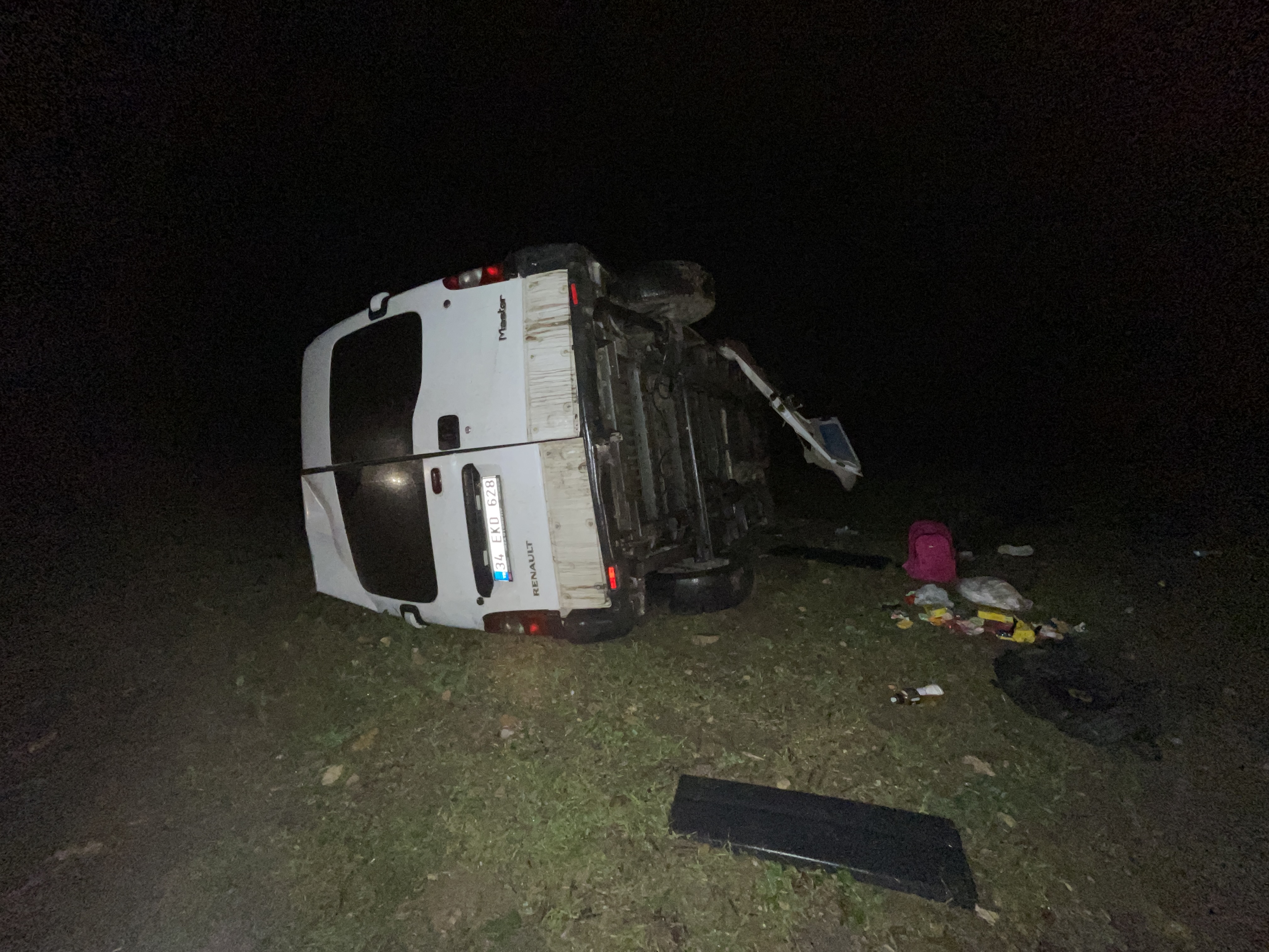 Edirne'de düzensiz göçmenleri taşıyan minibüs devrildi! Çok sayıda yaralı var!