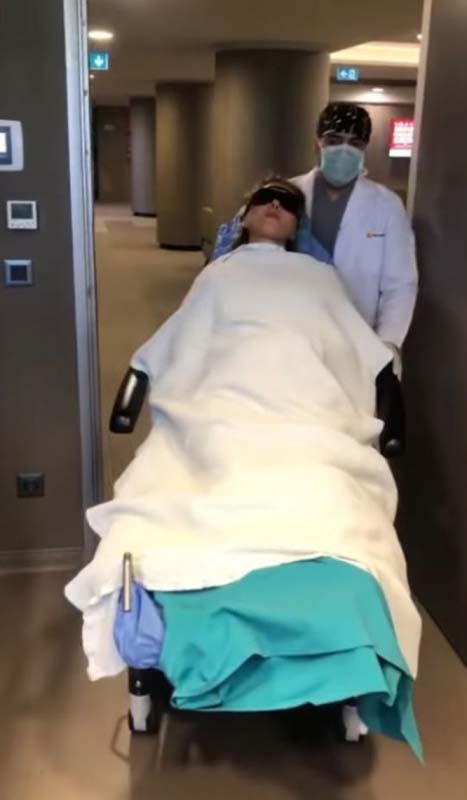 Gülben Ergen sedyedeki halini paylaştı! Sevenlerini korkuttu! Ameliyattan karizma çıktığım doğrudur