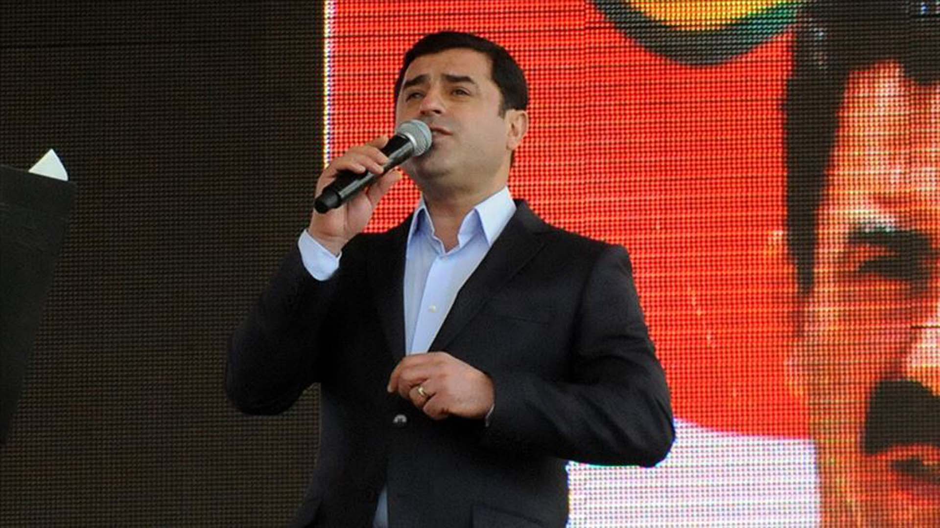 Selahattin Demirtaş'tan tepki çeken paylaşım! Muhalefeti hükümete karşı ayaklandırmaya kalktı 