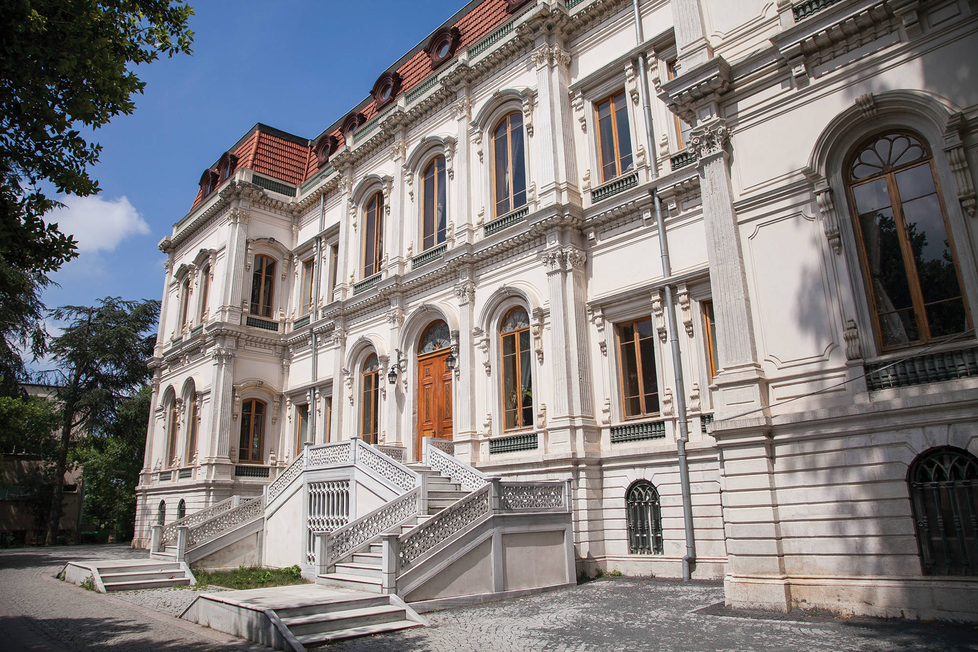 Hababam Sınıfı Müzesi nerede? MasterChef'in çekildiği Adile Sultan Kasrı'na nasıl gidilir?