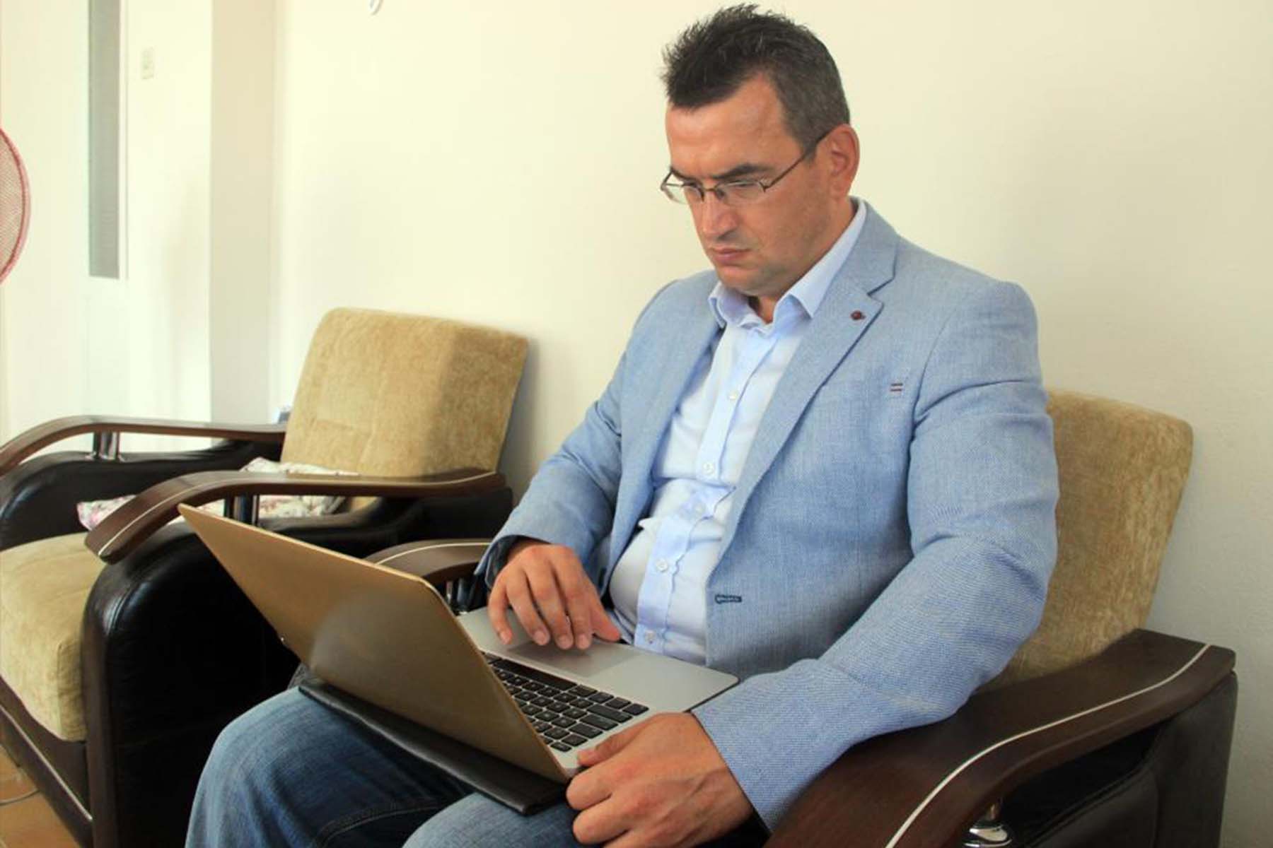 DEVA Partisi kurucu Metin Gürcan siyasi casusluk suçlamasıyla gözaltına alındı 