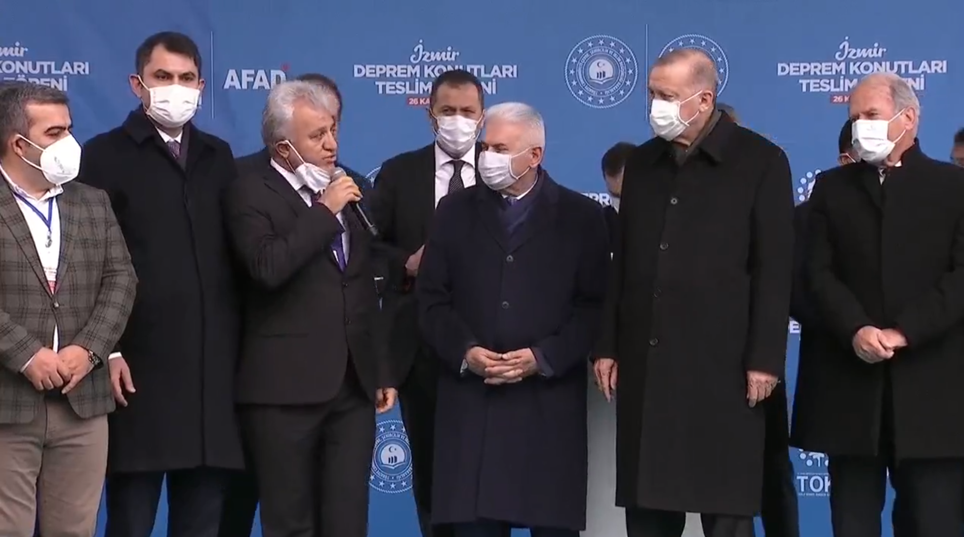Cumhurbaşkanı Erdoğan, İzmir'de deprem konutlarının teslim töreninde konuştu: Bugüne kadar ne söz verdiysek yaptık