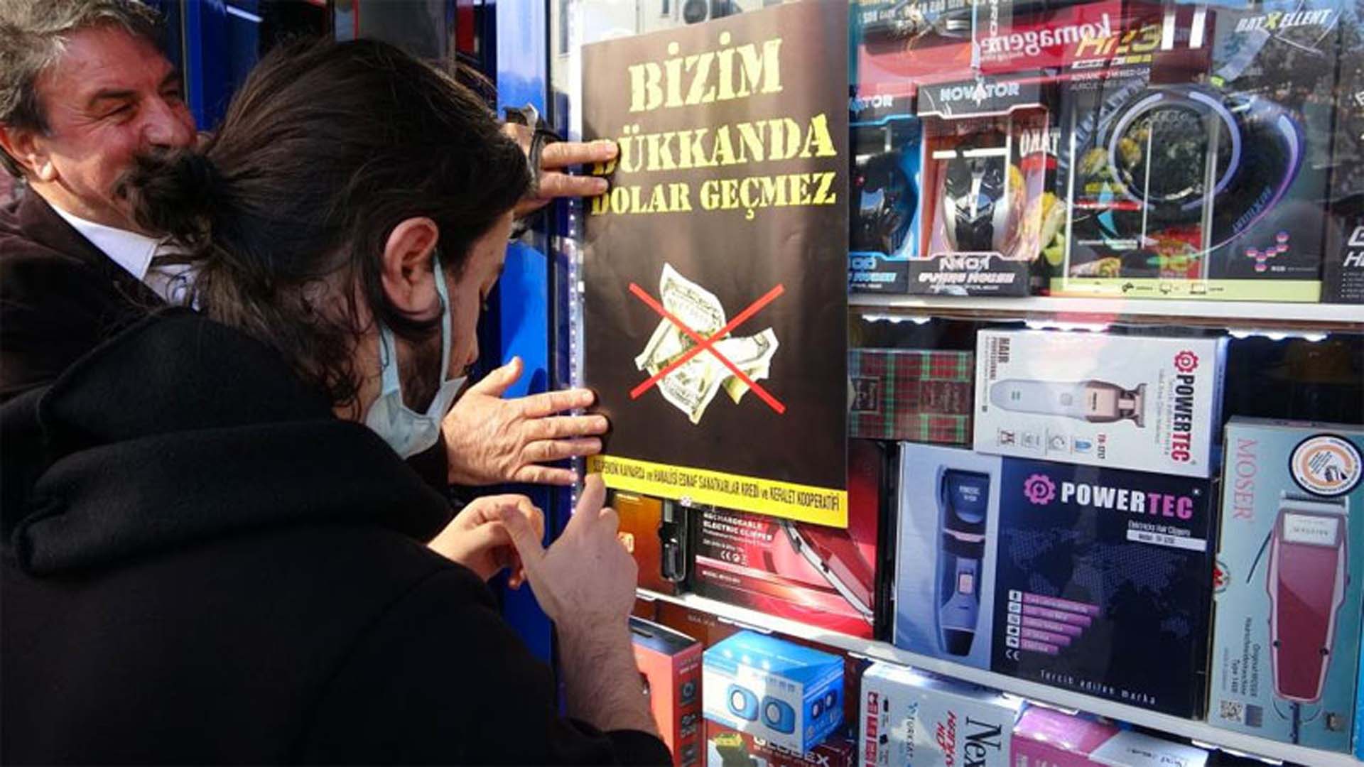 Esnafı tek tek ziyaret edip doları boykot ettiler! Bizim dükkanda dolar geçmez