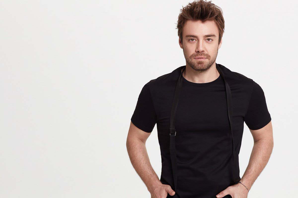 Murat Dalkılıç'ın zor günü! Babası yoğun bakıma alındı! Sevgilisi Sitare Akbaş yalnız bırakmadı! İyi olacak inanıyorum