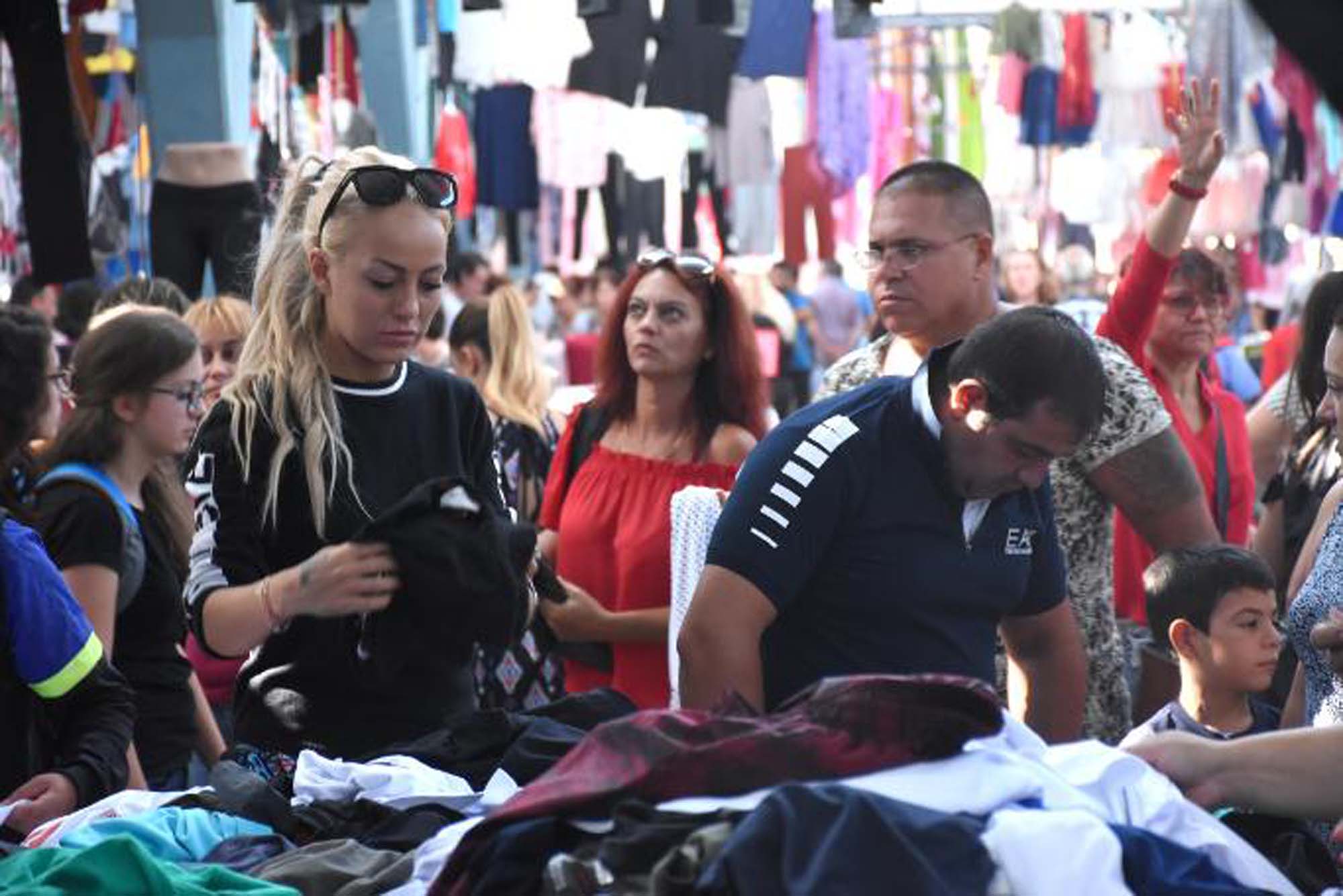 Bulgar turistler Edirne'yi bastı! Alışveriş için 1 milyon Bulgar turist Kapıkule ve Hamzabeyli Sınır Kapısı'nda kuyruk oluşturdu!