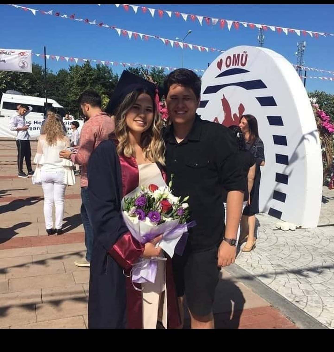 Tekirdağ'da görev yapan Doktor İrem Büşra Üngül, kaçan kedisini kurtarmak isterken canından oldu! Genç doktor 5'inci kattan düşerek hayatını kaybetti!