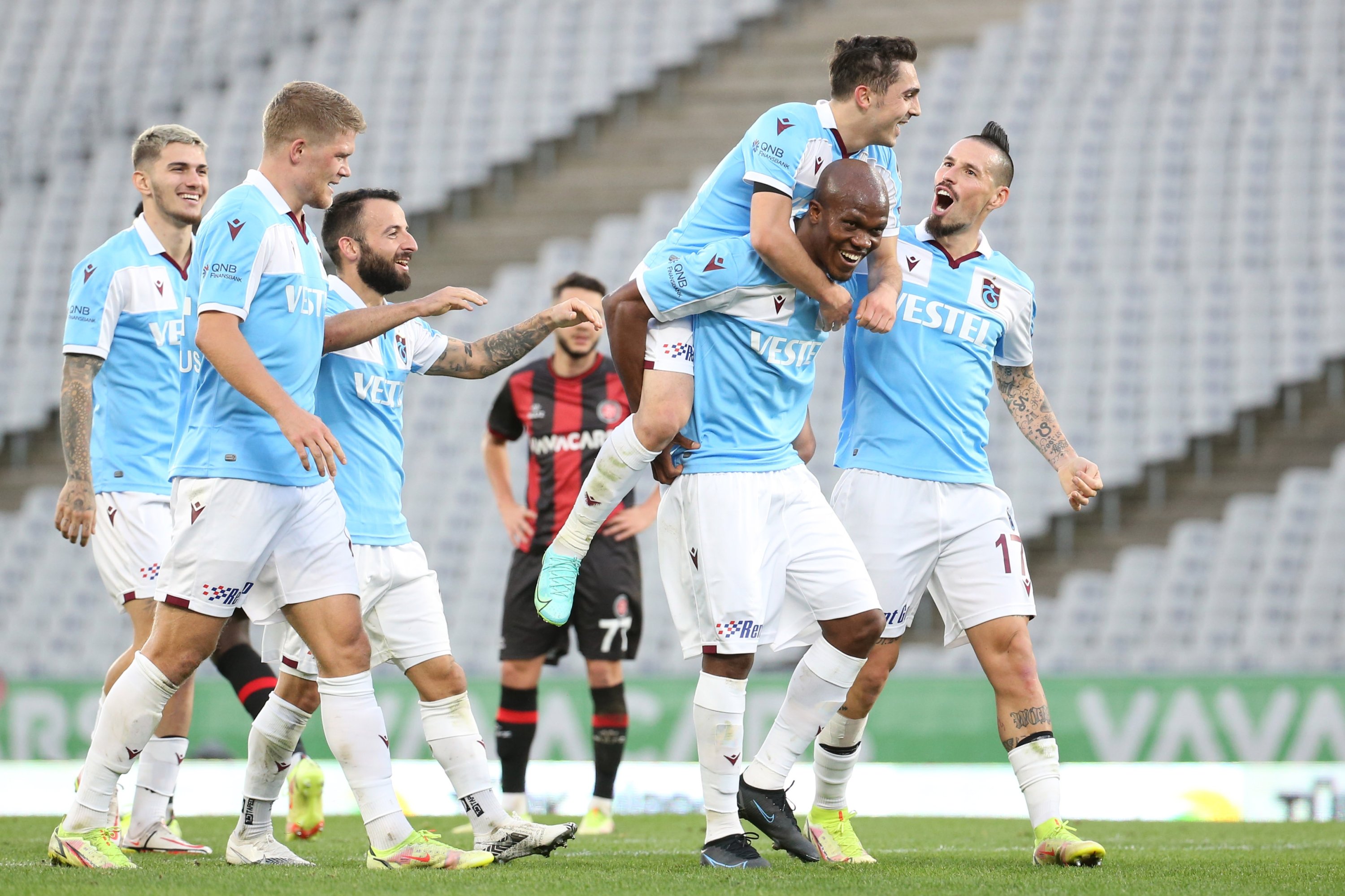 Rakipler kaybetti! Tüm sonuçlar Trabzonspor'a yaradı!