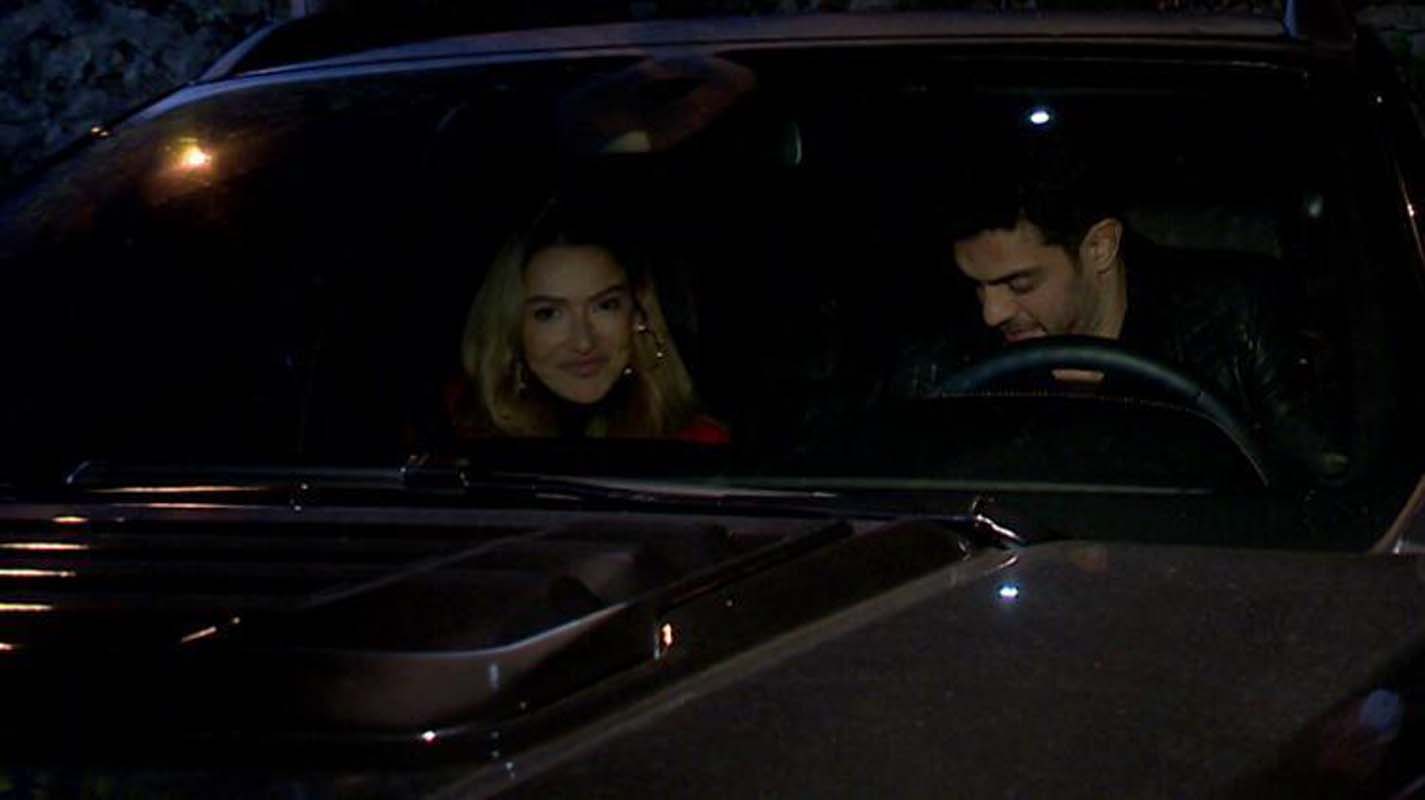 Nazara geldiler! Hadise ve Mehmet Dinçerler kabusu yaşadı! Trafik kazası geçiren çift hayranlarını korkuttu! 