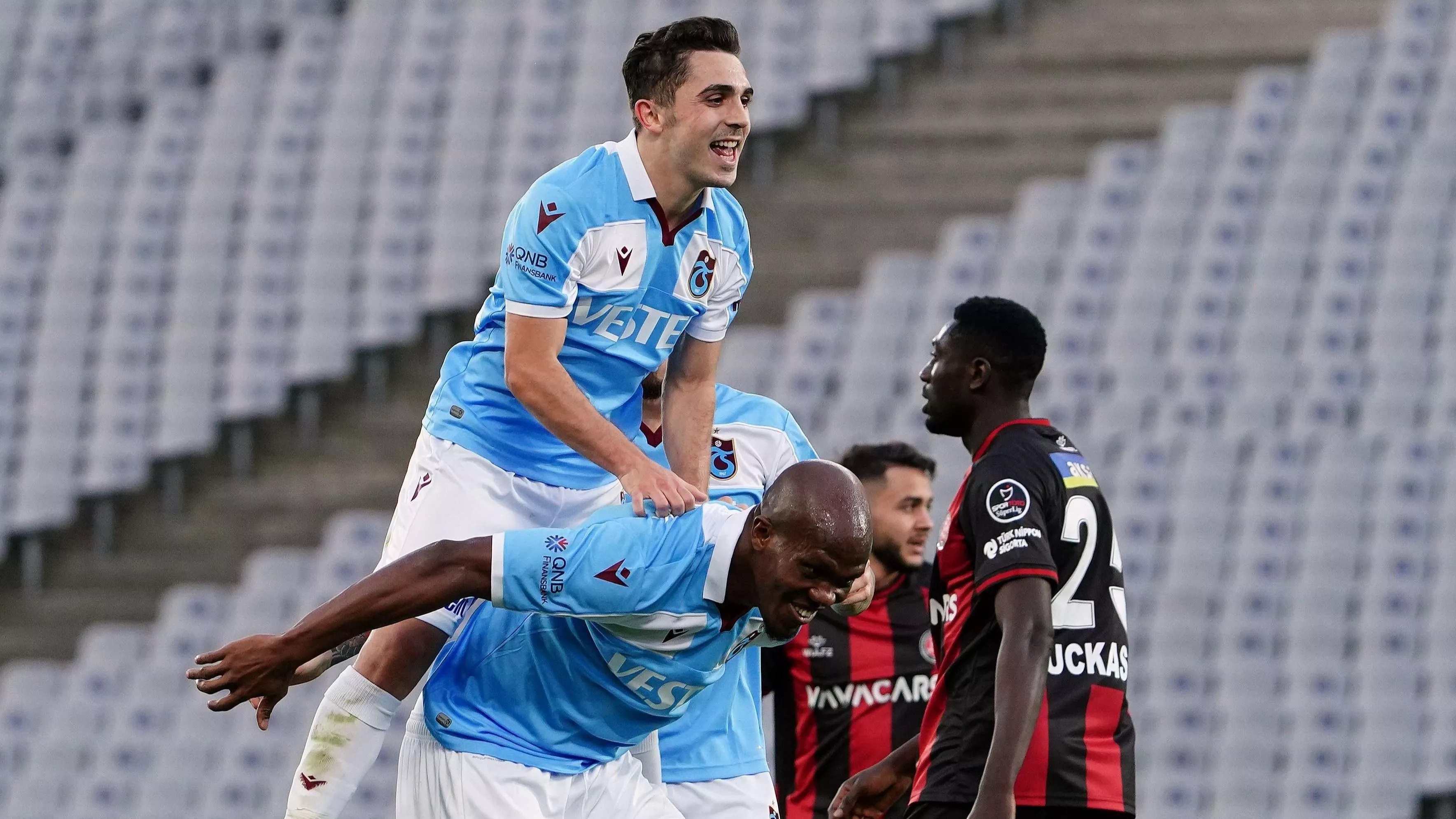 Rakipler kaybetti! Tüm sonuçlar Trabzonspor'a yaradı!