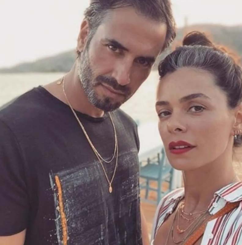 Özge Özpirinçci ve Burak Yamantürk çiftinden beklenen müjde! Bebeklerine kavuştular! Hastaneden ilk açıklama geldi