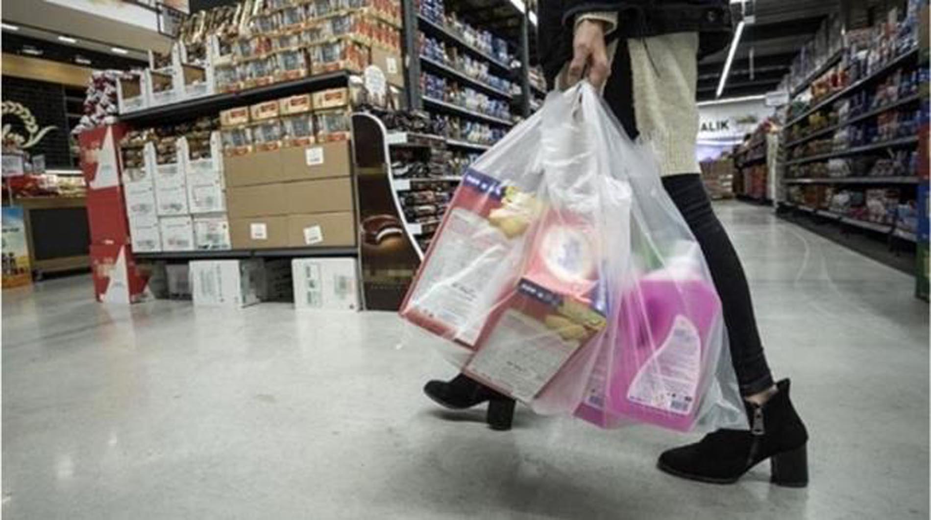 Market poşetlerine yüzde 100 zam yolda! PAGEV, kar gütme amacında olan zincir marketlere sert tepki gösterdi!