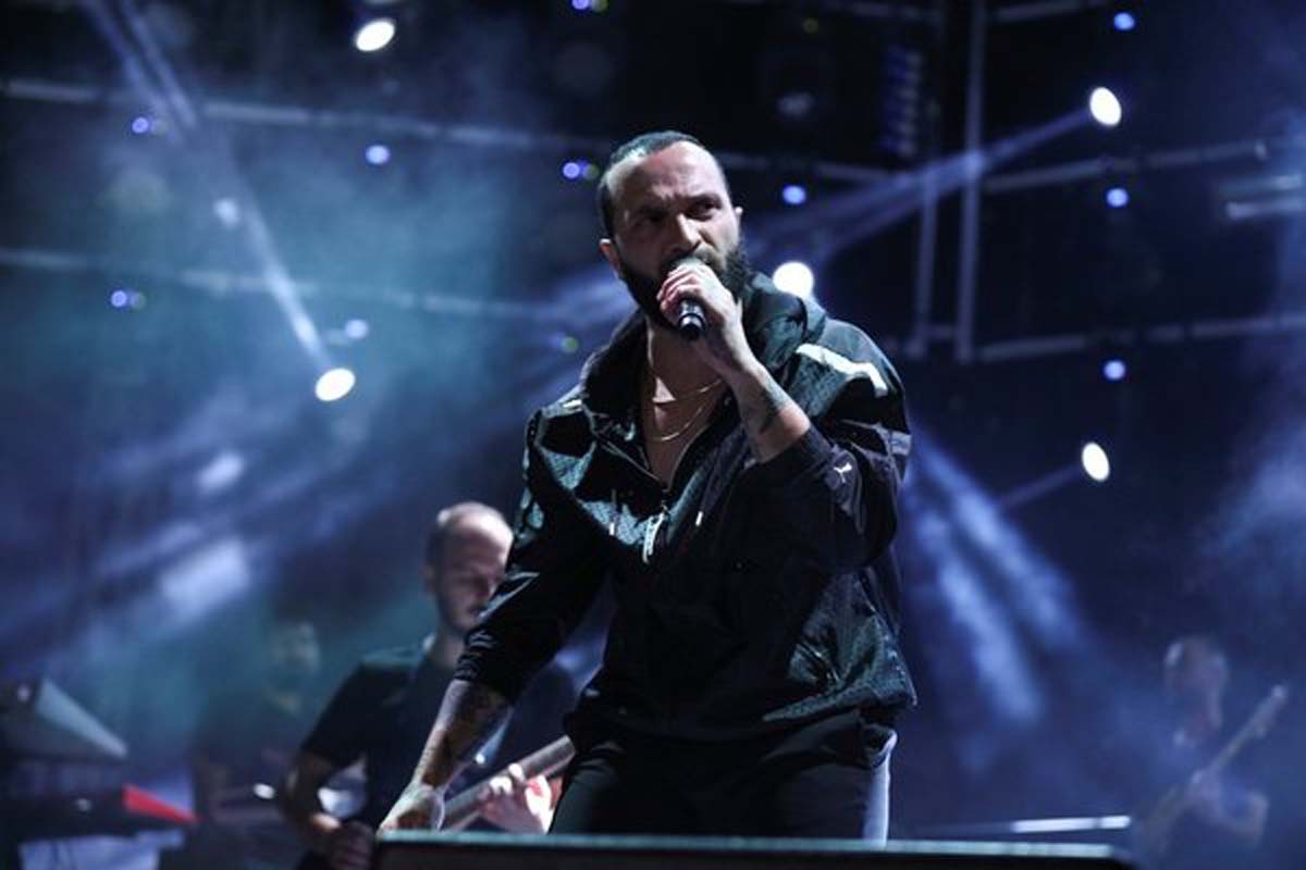 Takipçisine "Namussuz" demişti! Ünlü şarkıcı Berkay hakkında yakalama kararı çıktı! Zorla mahkemeye getirildi