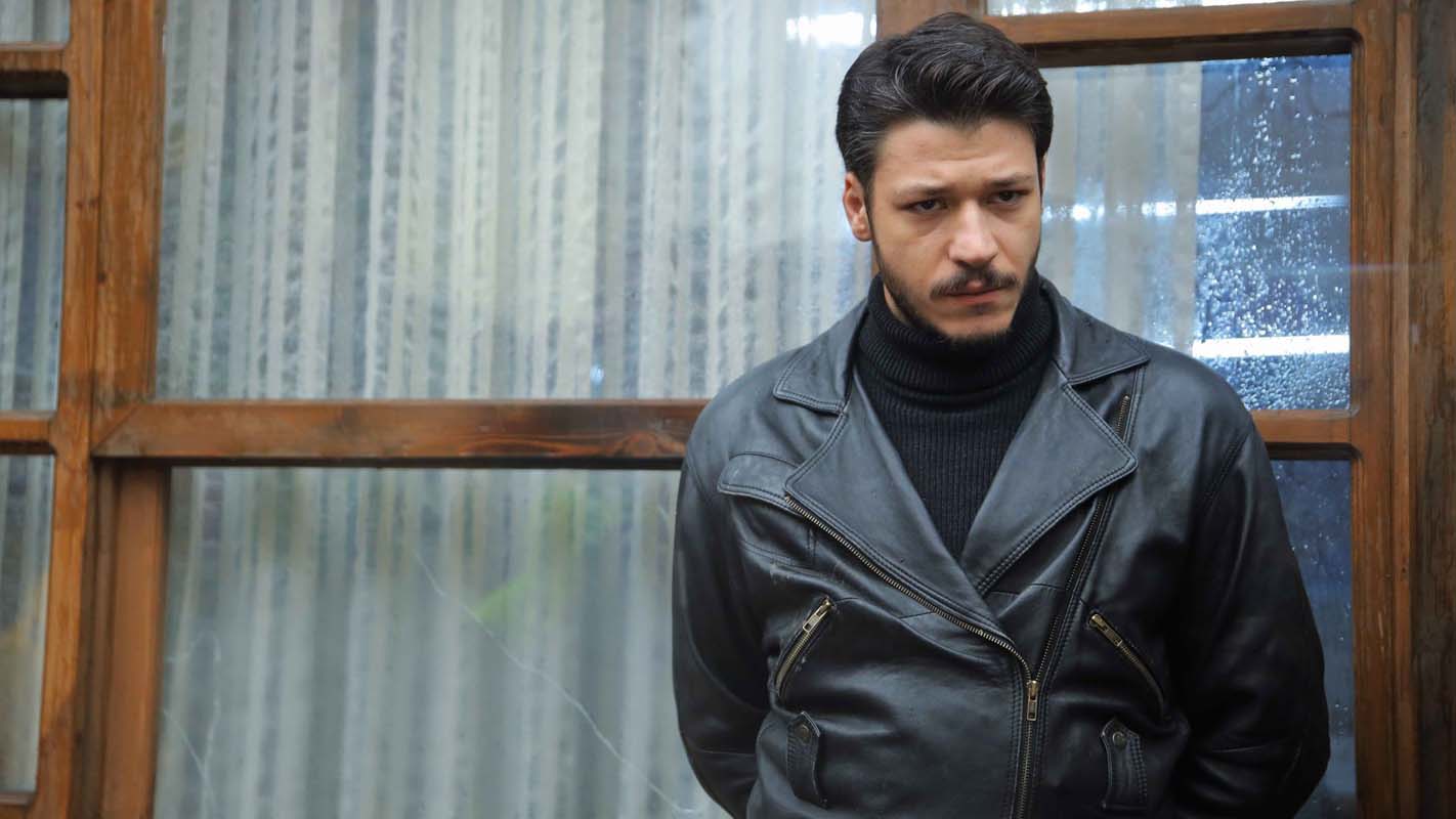 Kubilay Aka'nın çapkınlık gecesi! Yakışıklı oyuncuyla yakalanan sarışın kadının kendi reklamını yapması sosyal medyada çok konuşuldu!