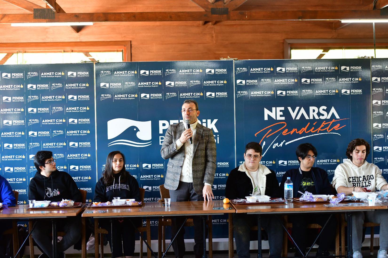 Başkan Ahmet Cin ve öğrenciler arasında kıyasıya rekabet! Gençlik Kampında lise öğrencileriyle bir araya geldi