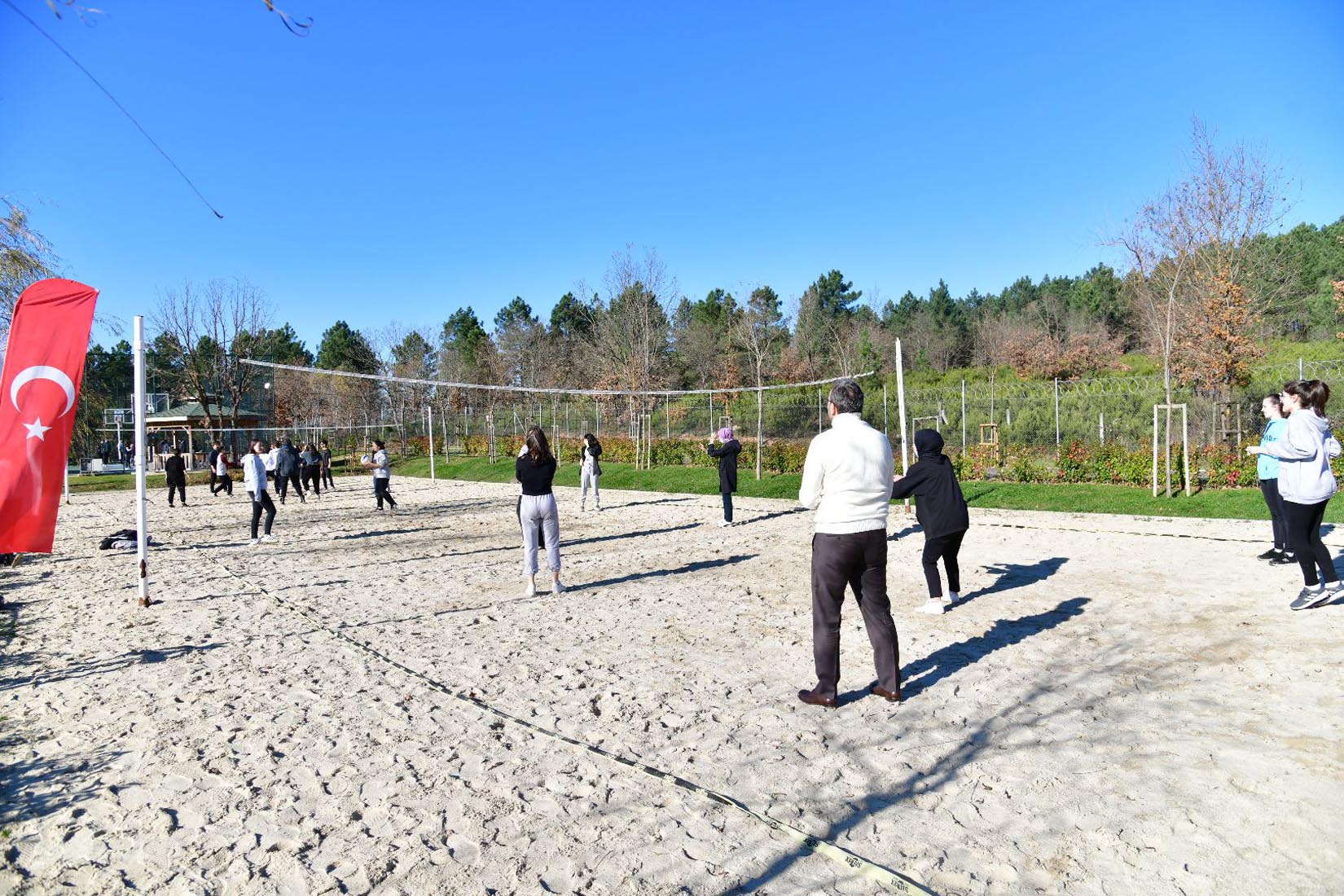 Başkan Ahmet Cin ve öğrenciler arasında kıyasıya rekabet! Gençlik Kampında lise öğrencileriyle bir araya geldi