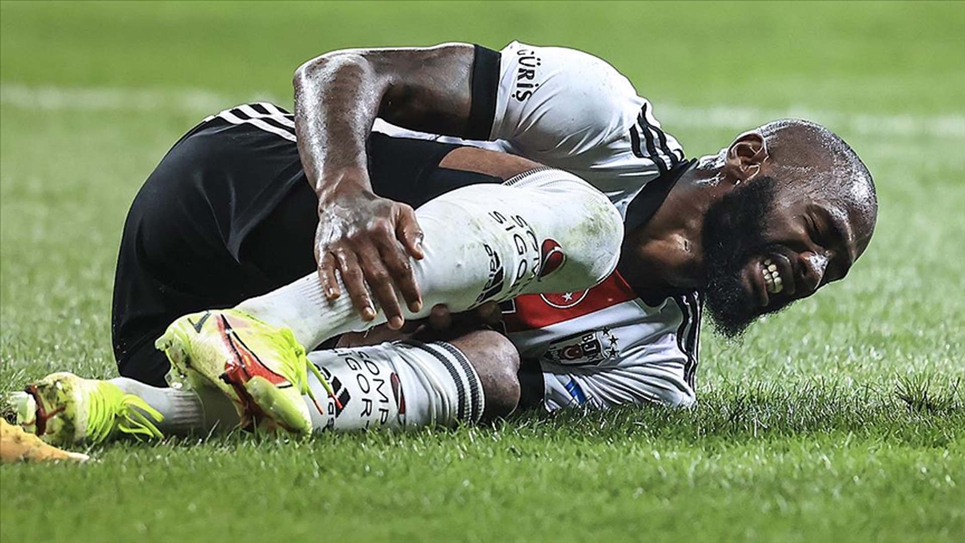 Beşiktaş'a Kasımpaşa maçında sakatlanan Nkoudou'dan kötü haber: 2 ay sahalardan uzak kalacak 
